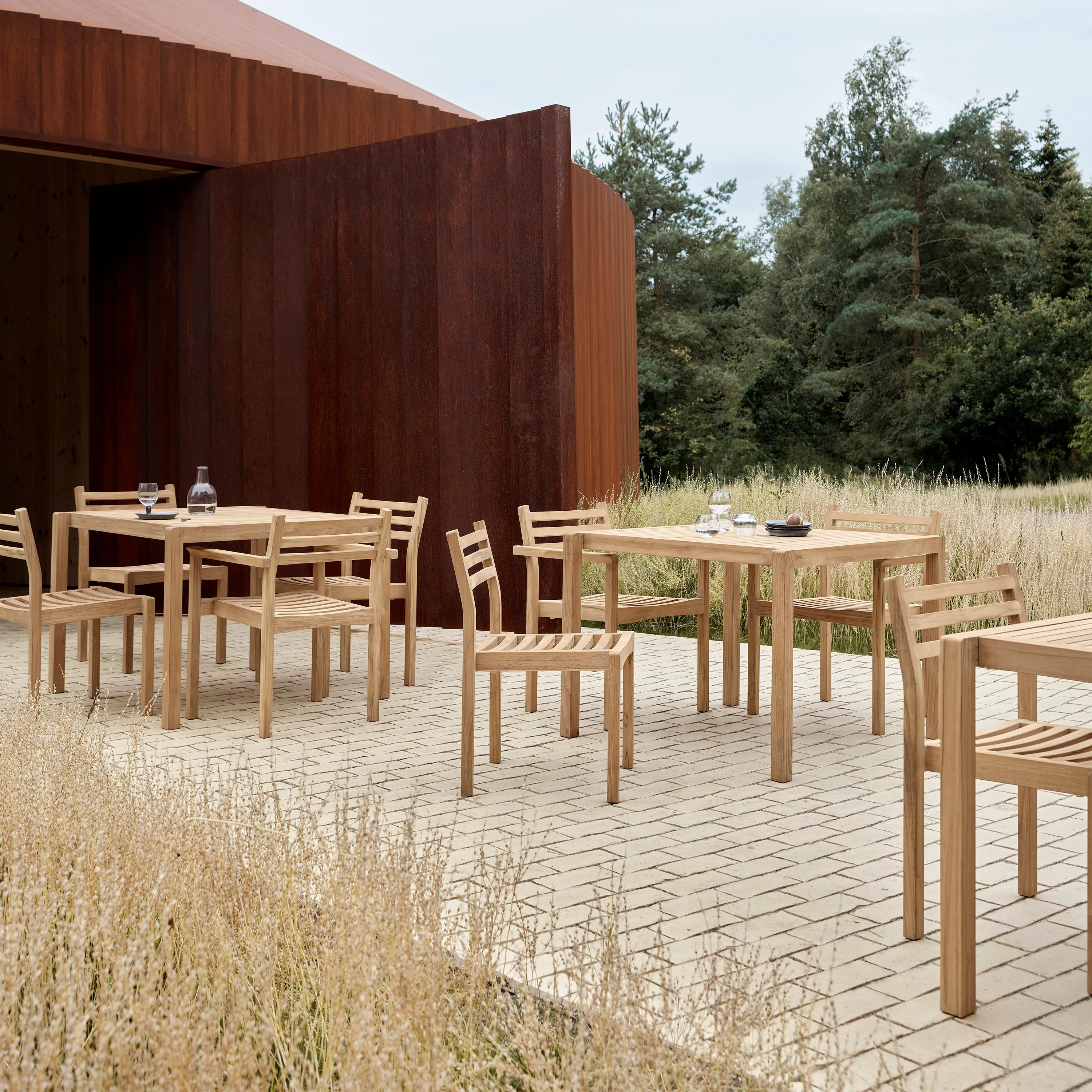 AH Outdoor Square Dining Table