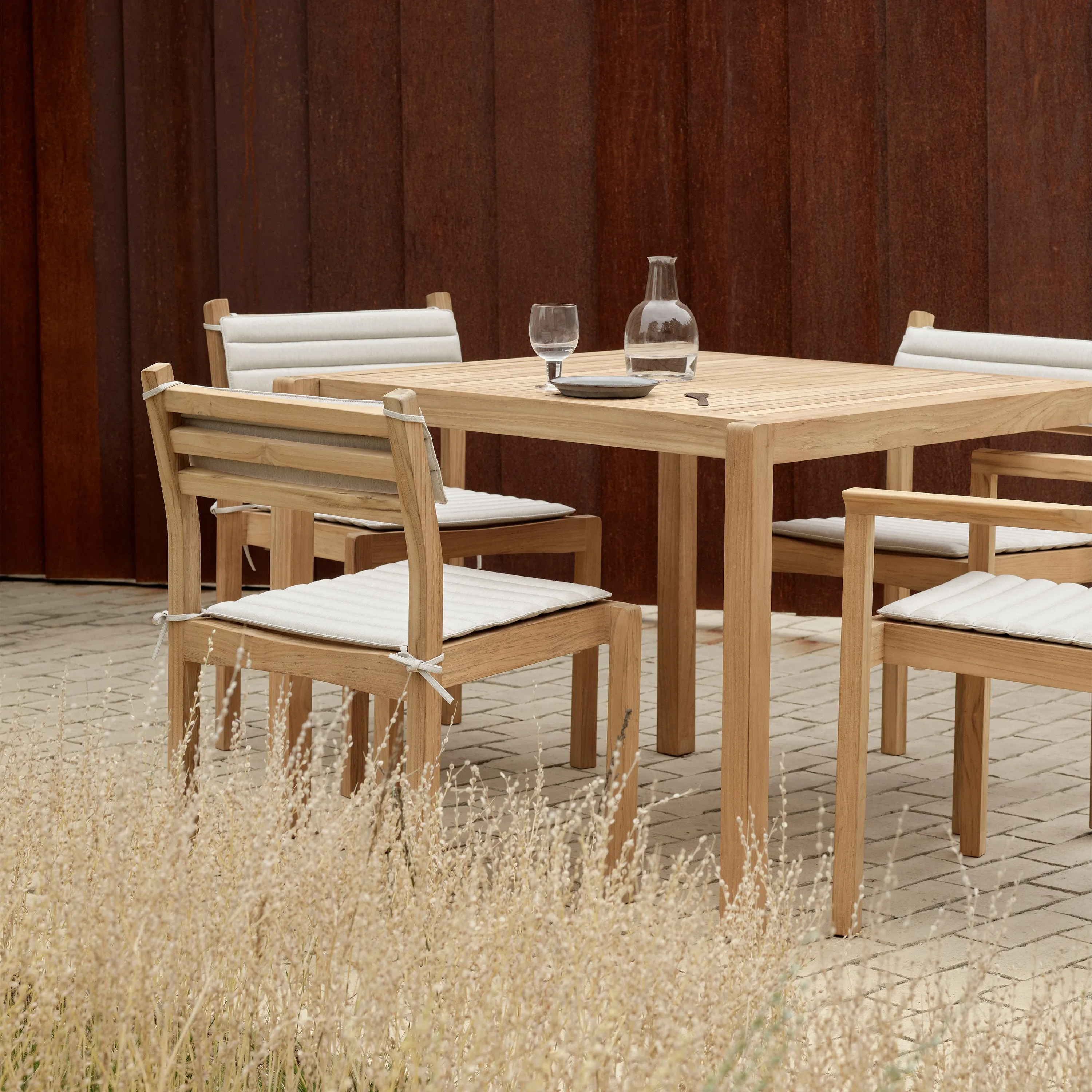 AH Outdoor Square Dining Table