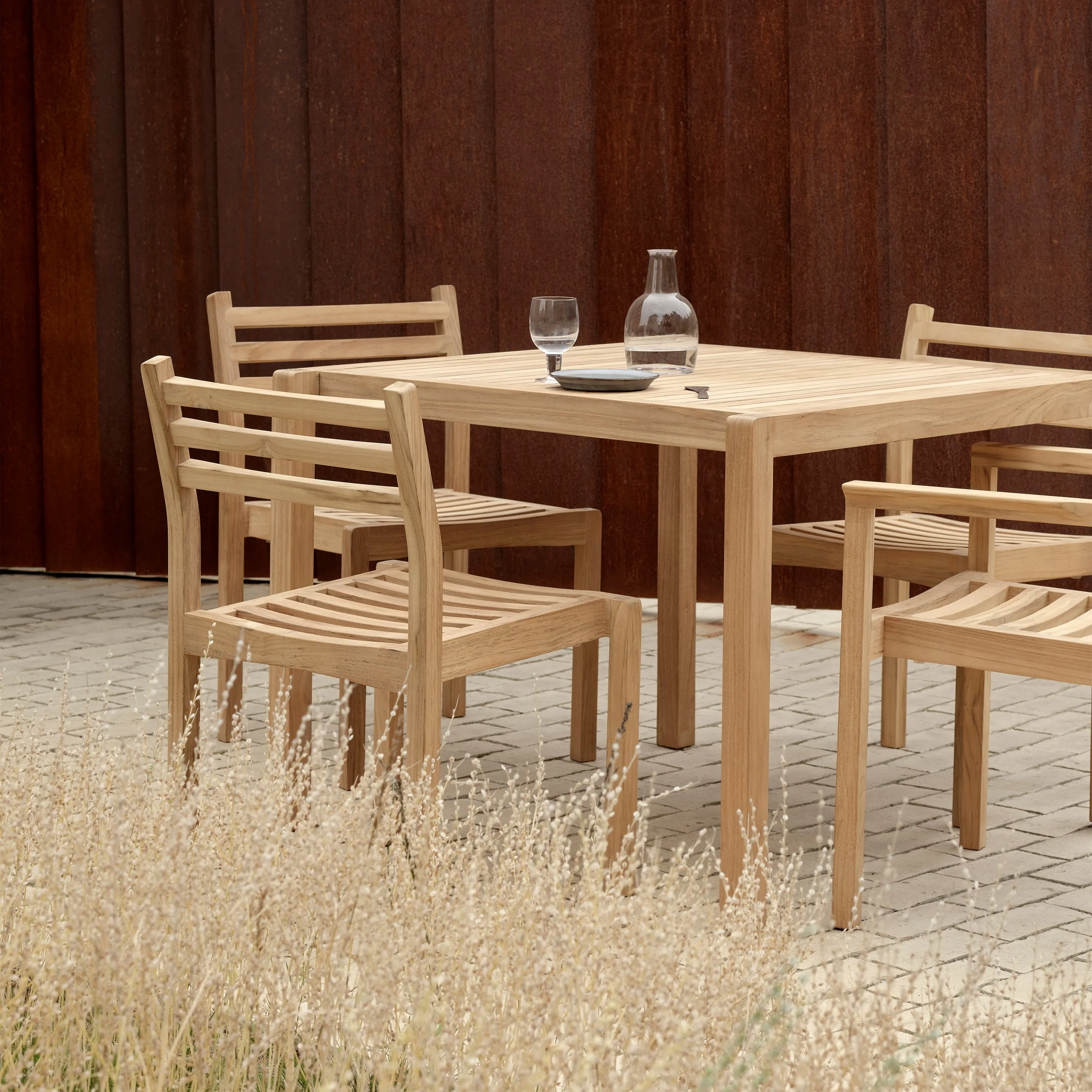AH Outdoor Square Dining Table