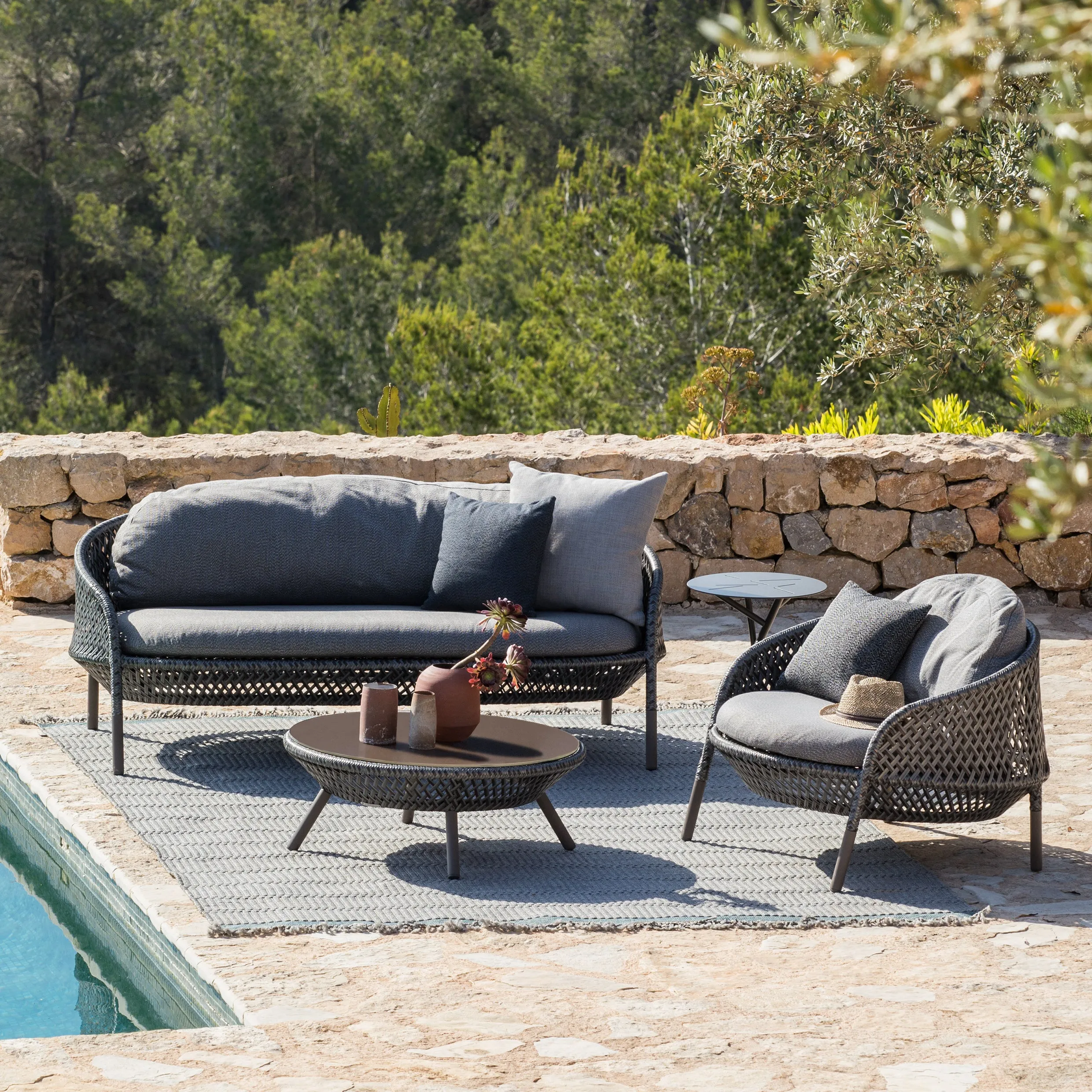 AHNDA 2-Seater Sofa