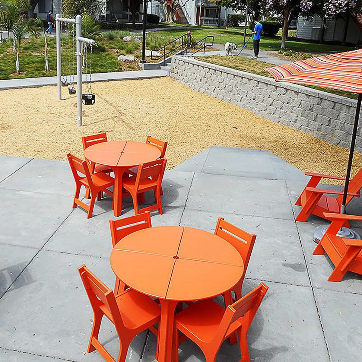 Alfresco Round Table