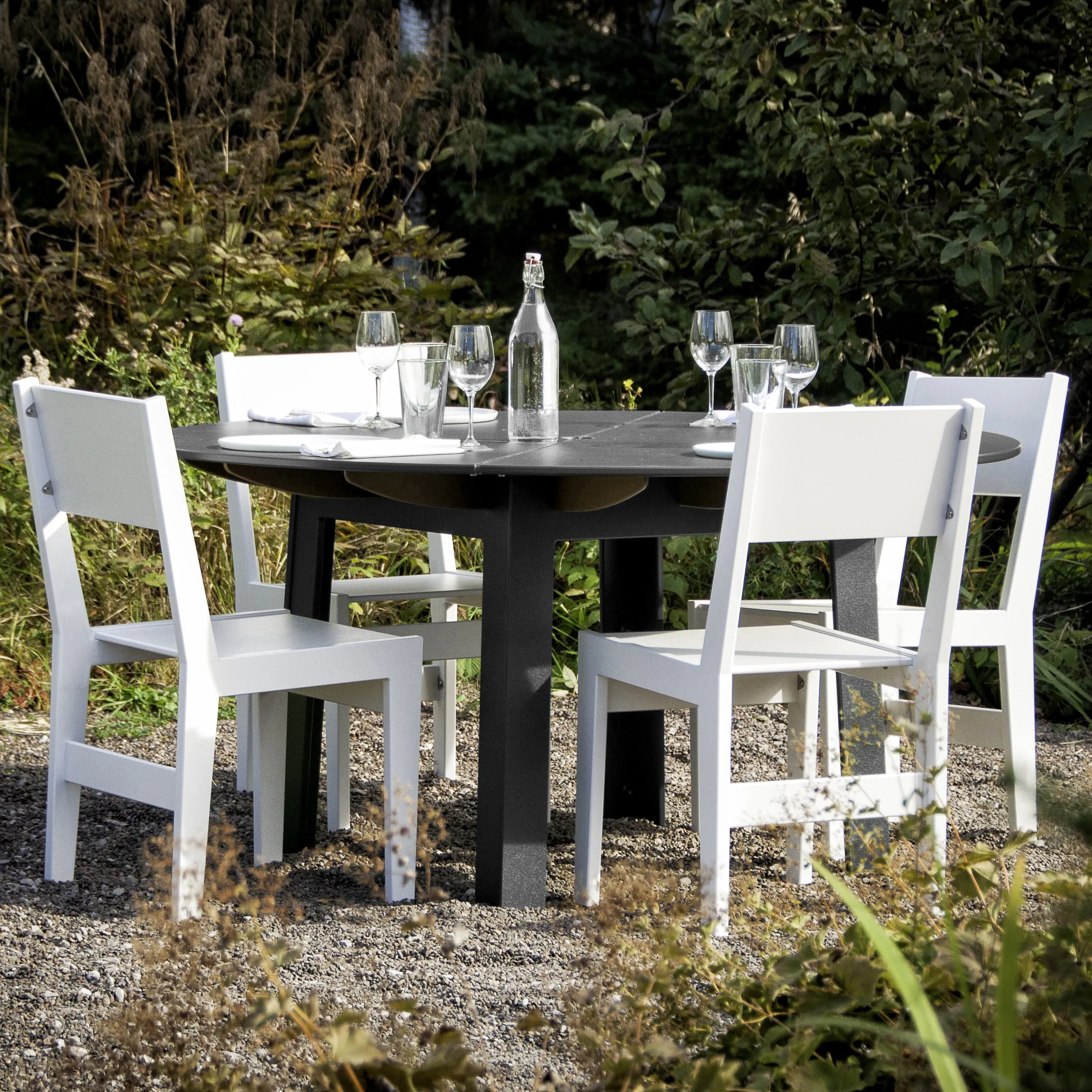 Alfresco Round Table