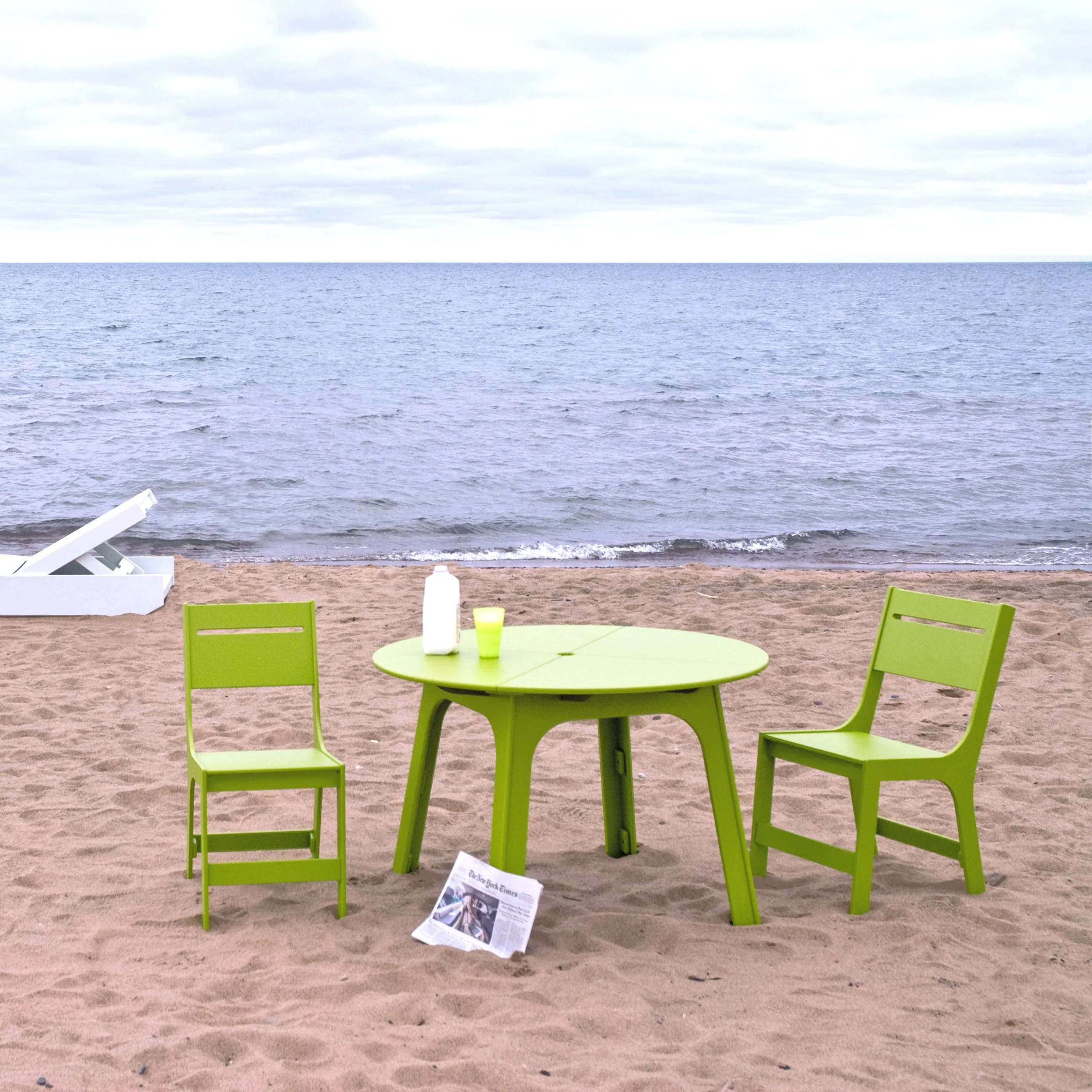 Alfresco Round Table