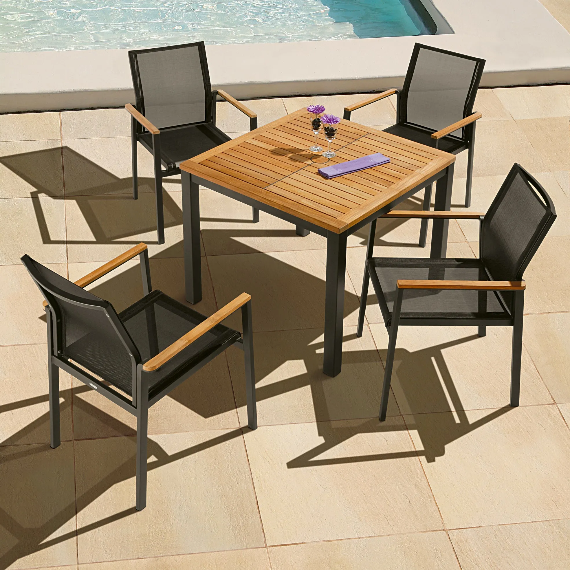Aura Armchair