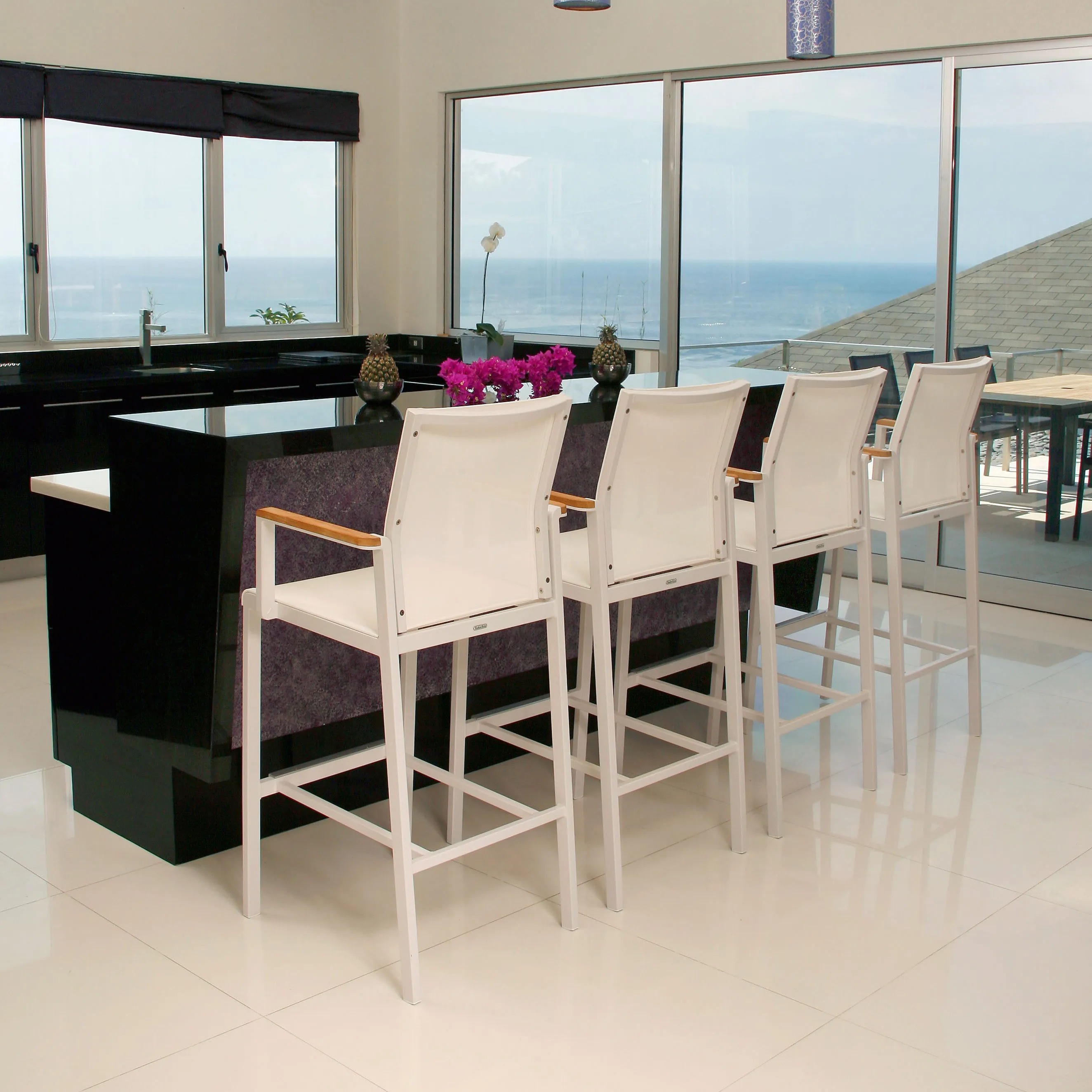 Aura Carver Stool