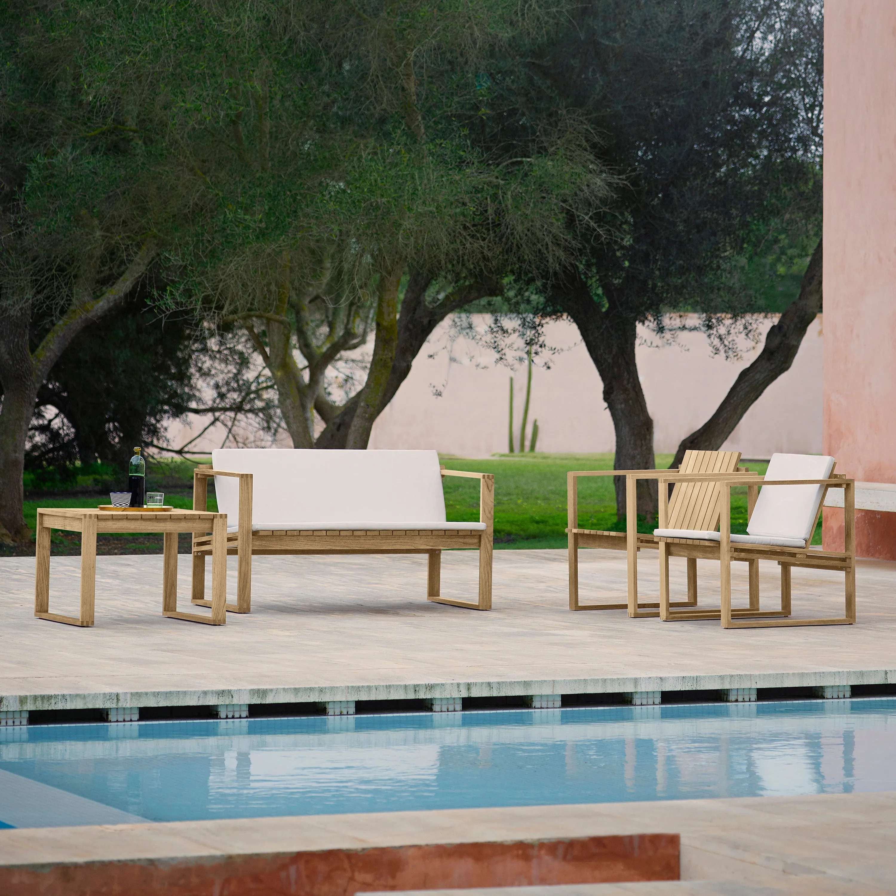 BK Outdoor Side Table