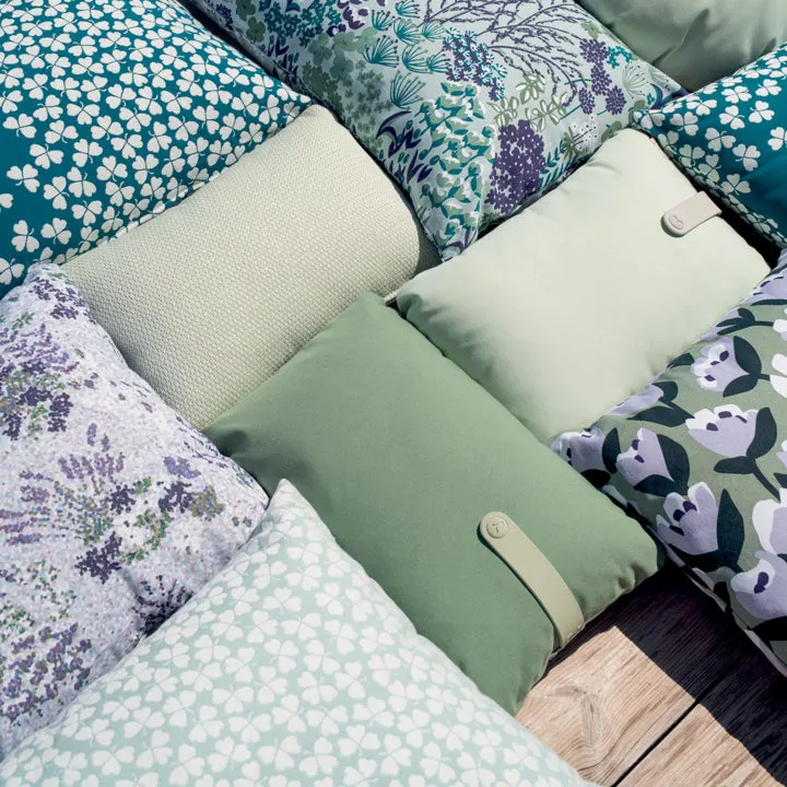 Bouquet Sauvage Pixels Outdoor Pillow