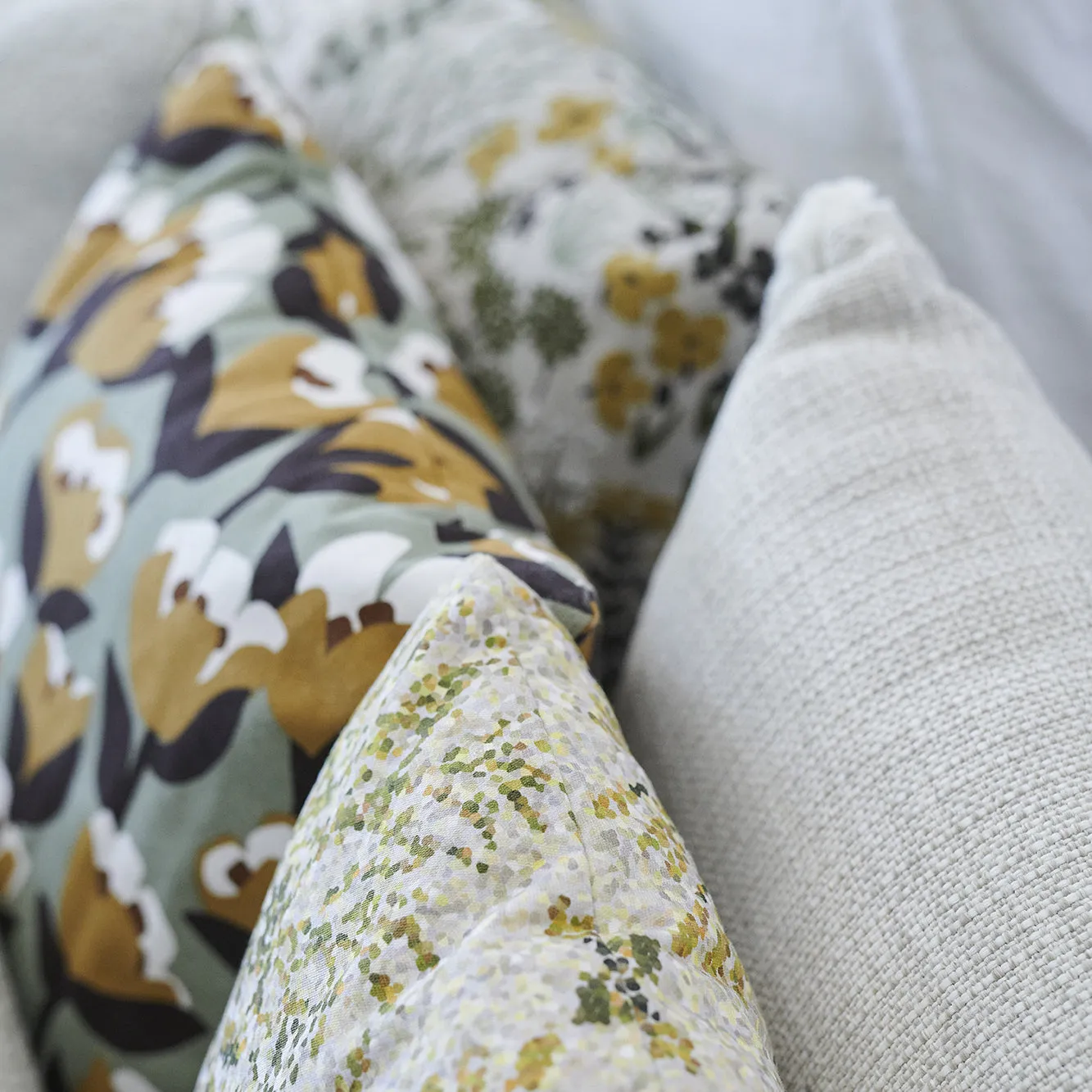 Bouquet Sauvage Tulipe Outdoor Pillow