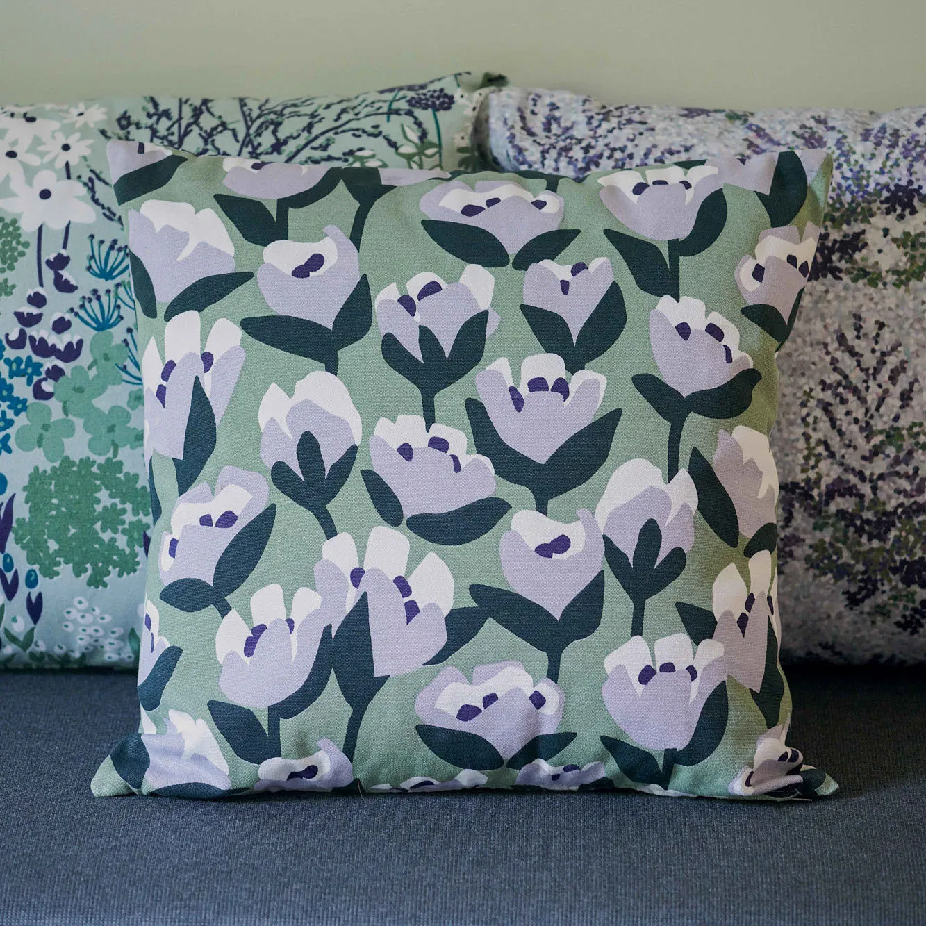 Bouquet Sauvage Tulipe Outdoor Pillow