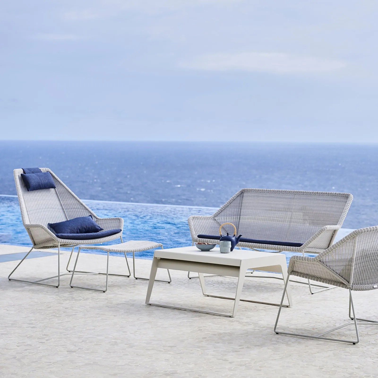 Breeze Outdoor 2-Seater Lounge Sofa