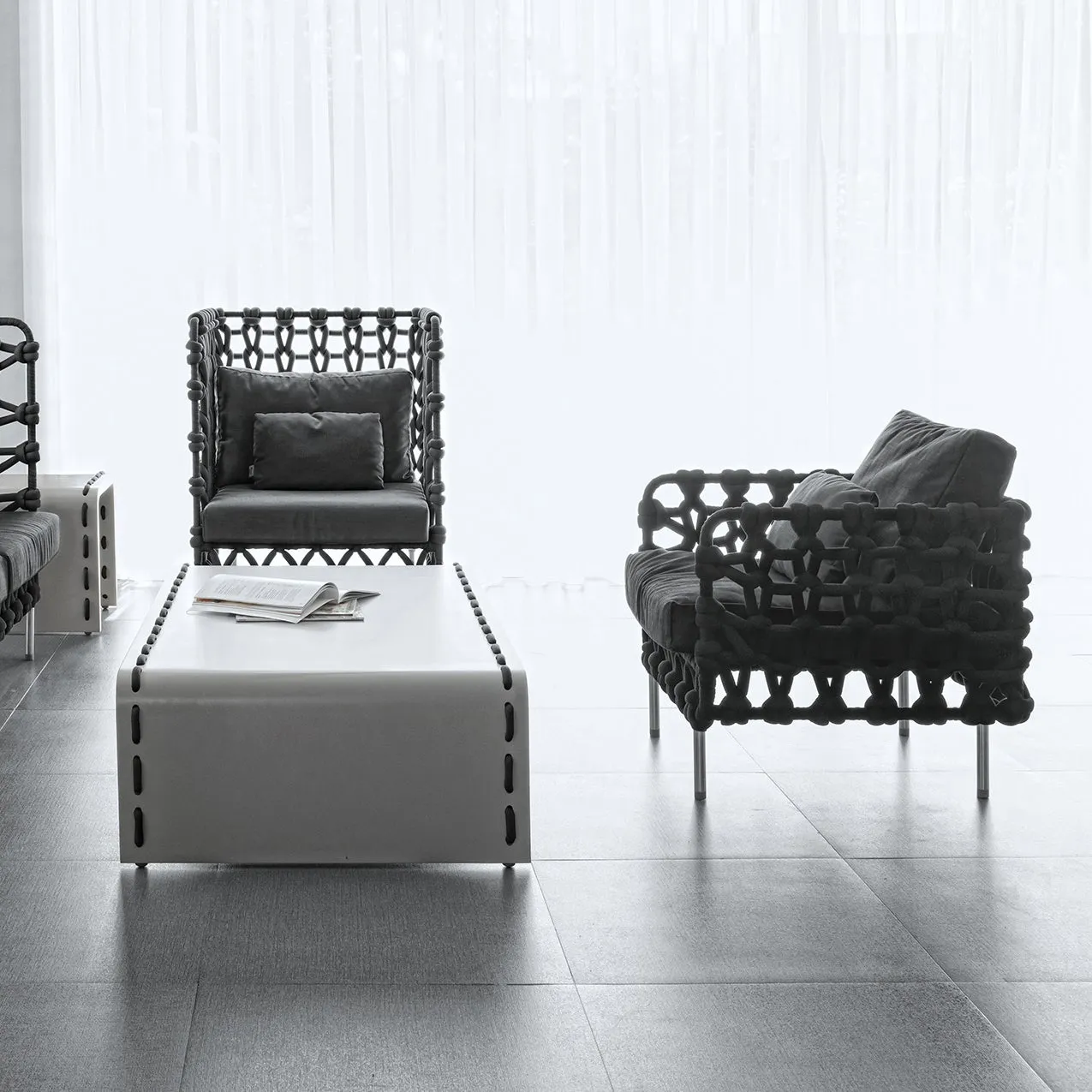 Cabaret Outdoor Easy Lounge Chair