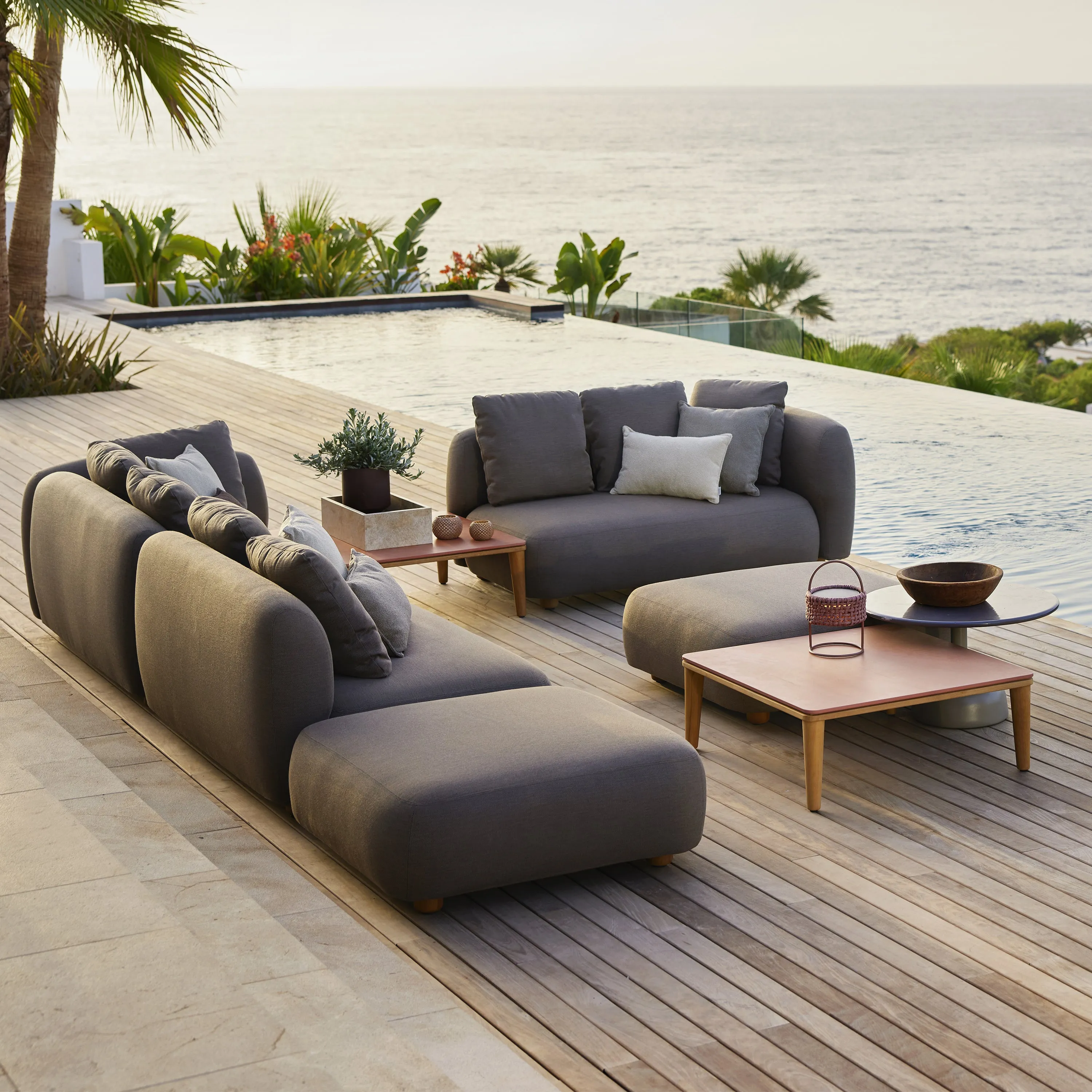 Capture Outdoor Pouf/Ottoman