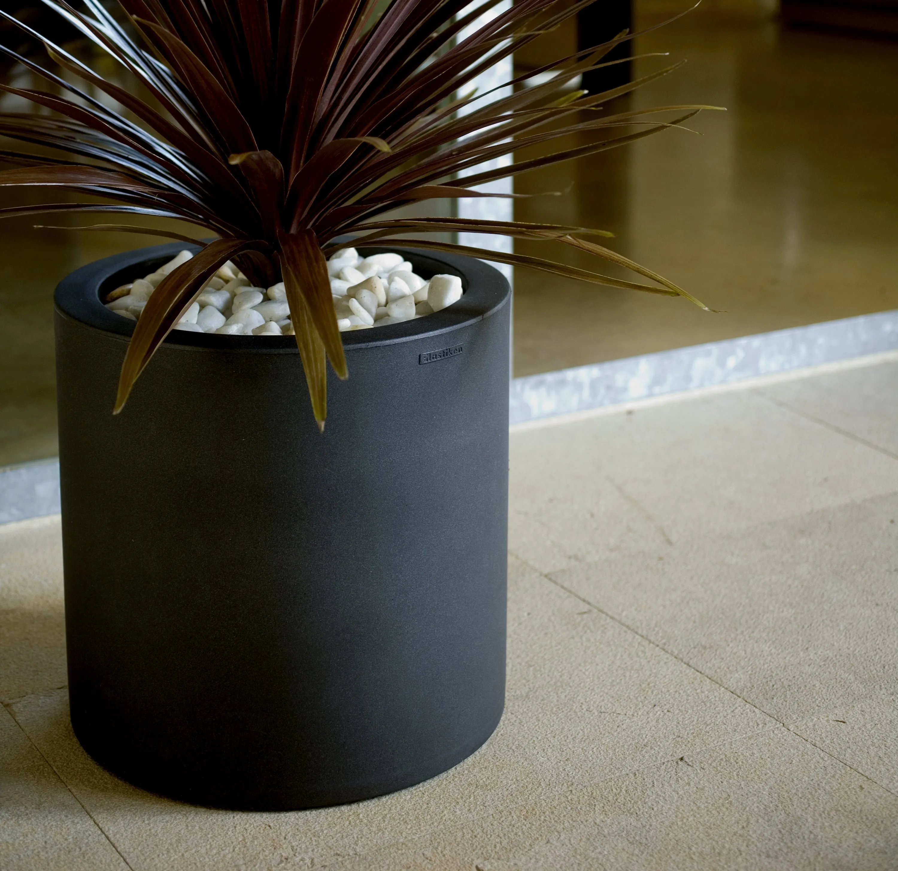 Cilindro Planter with Self-Watering System