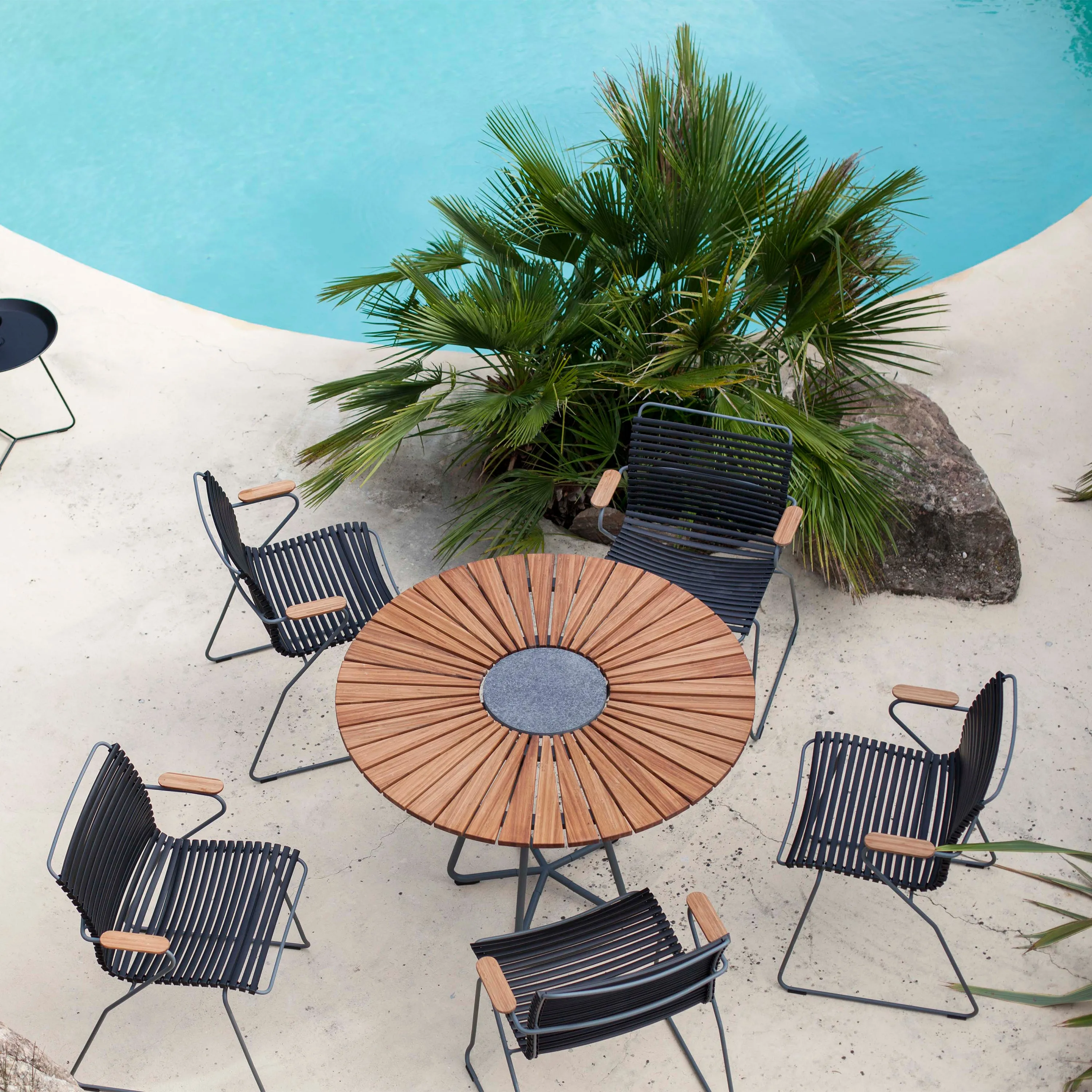 Circle Outdoor Dining Table