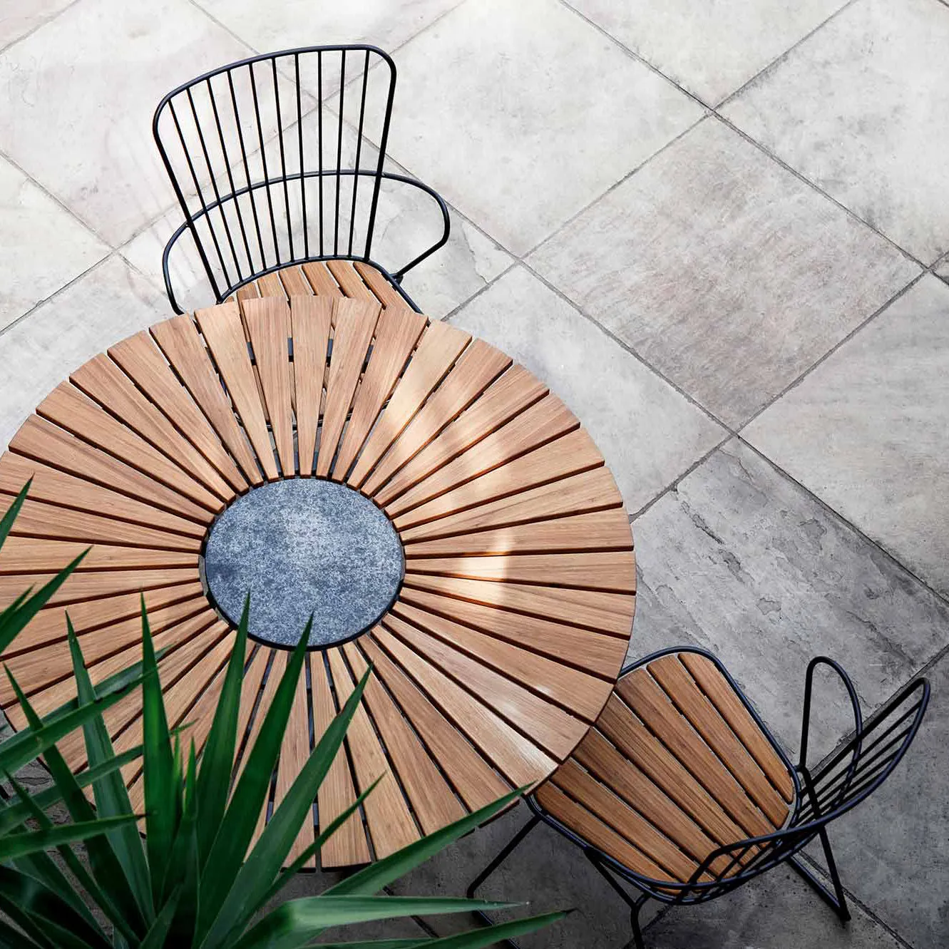 Circle Outdoor Dining Table