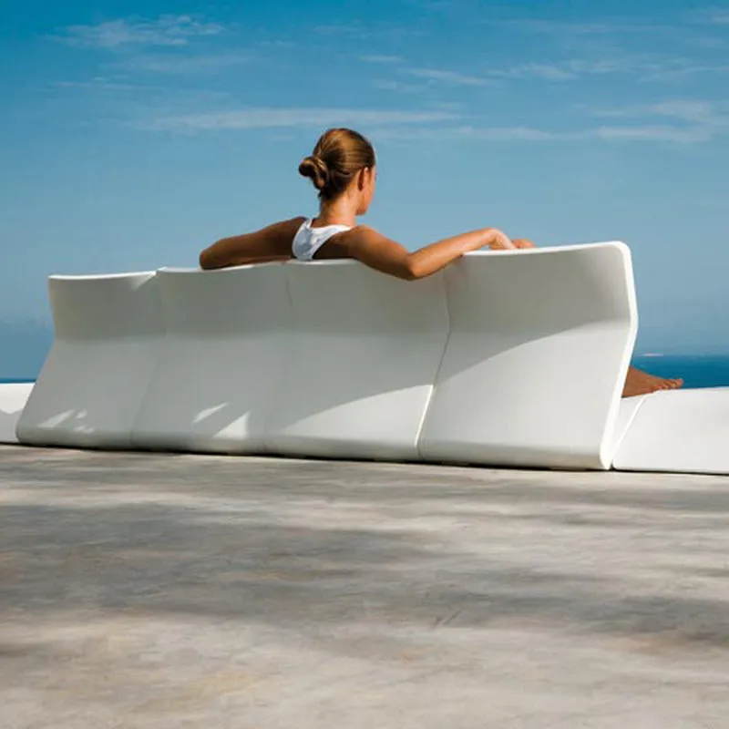 Clip Club Chair