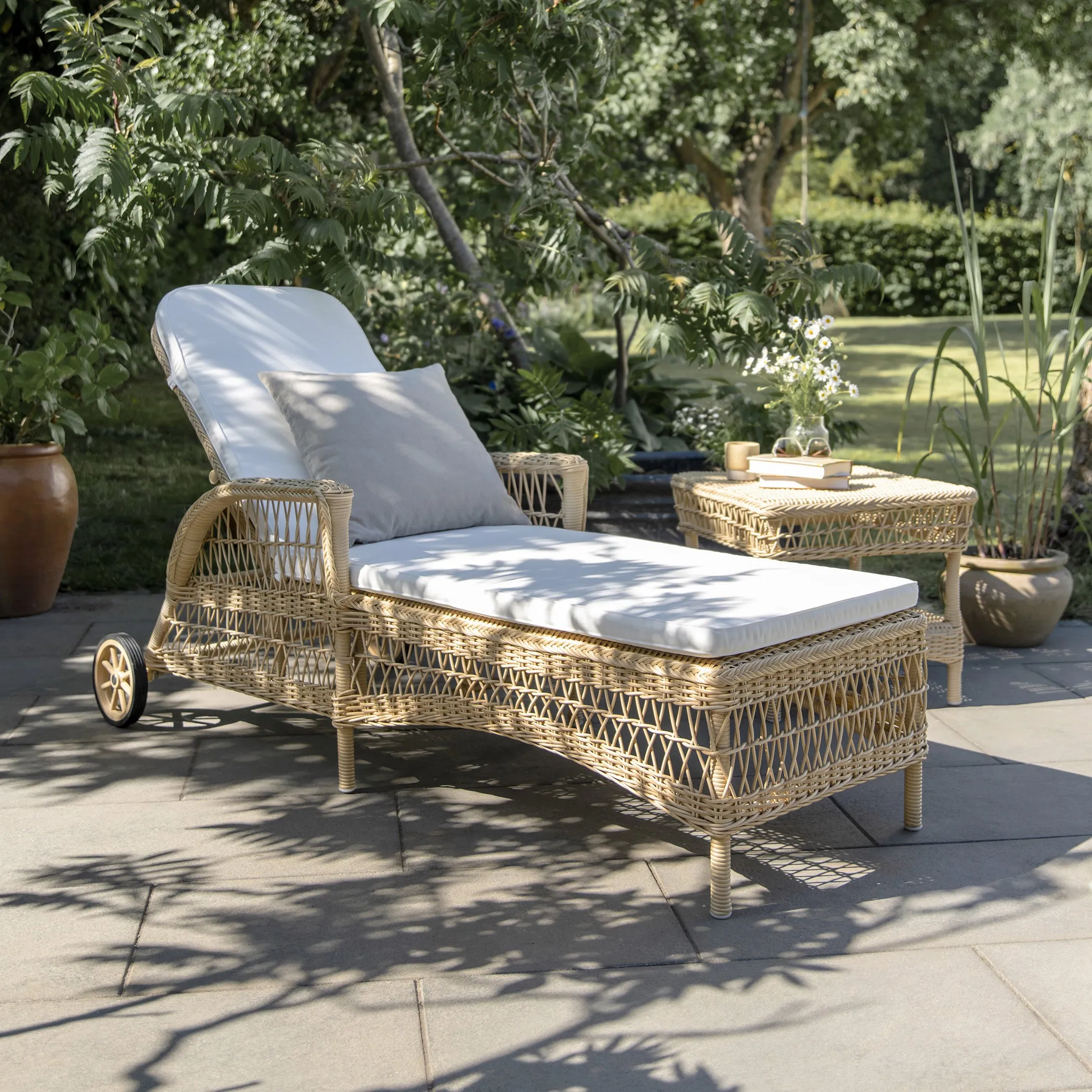 Daisy Outdoor Sunbed