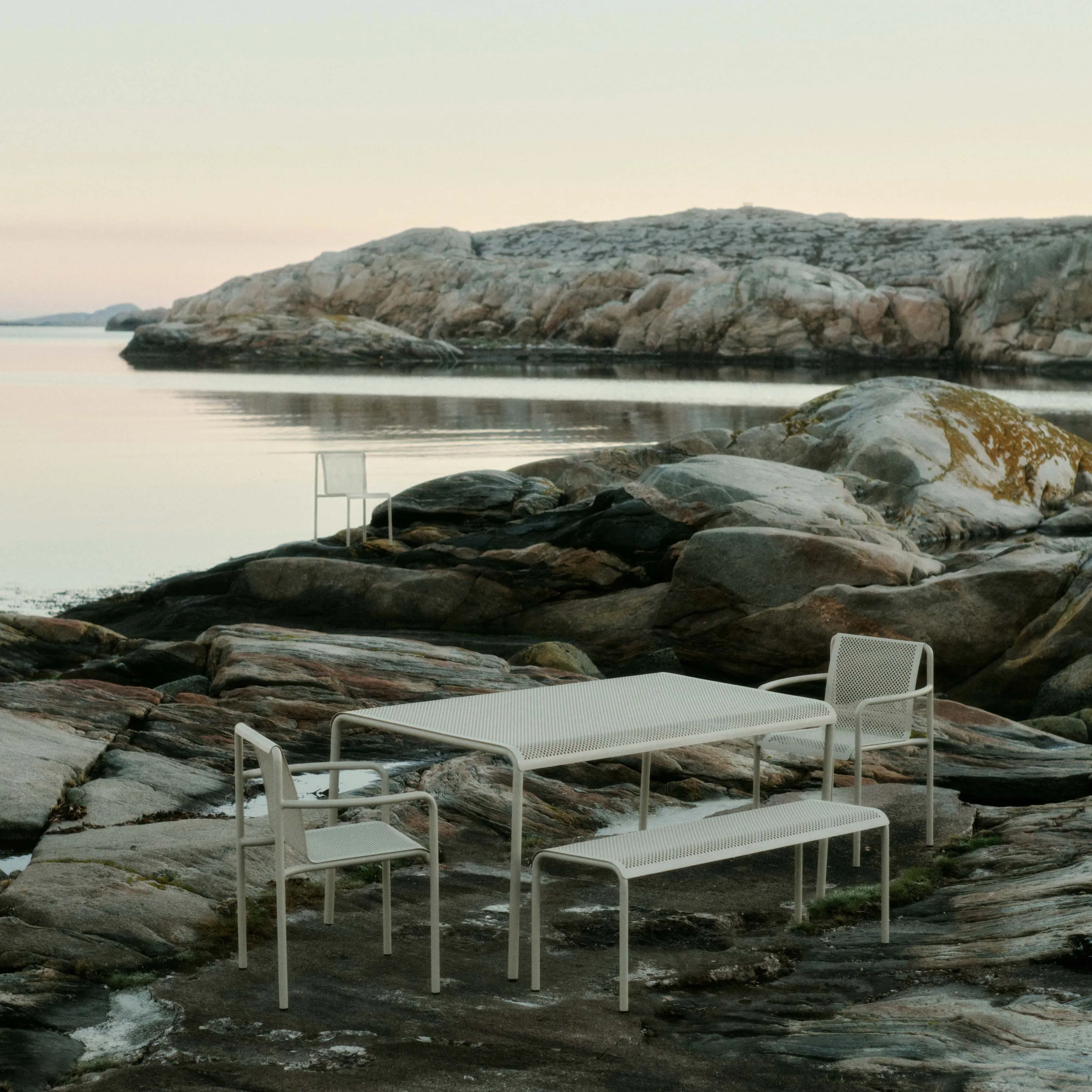 Dapple Outdoor Bench