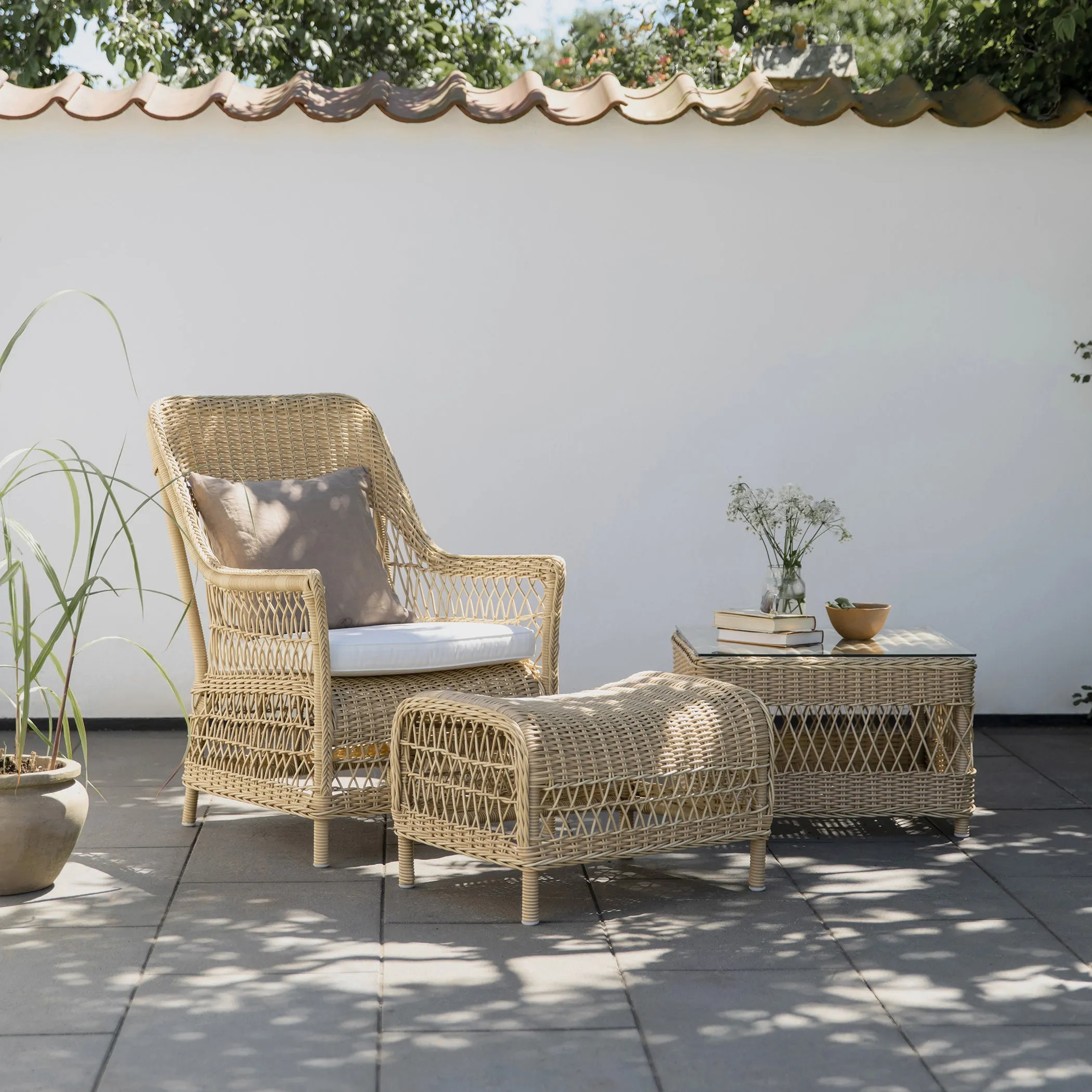 Dawn Outdoor Lounge Chair
