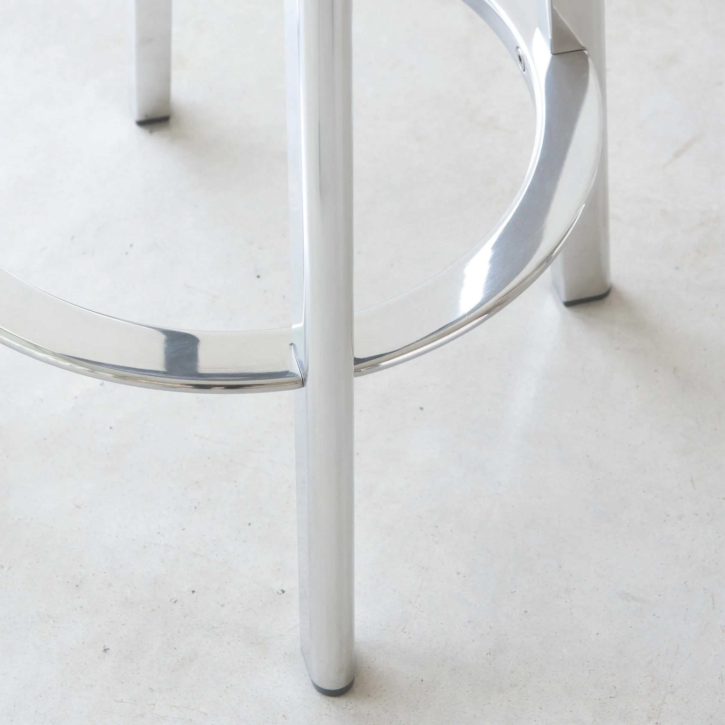 Deja-vu Outdoor Stool