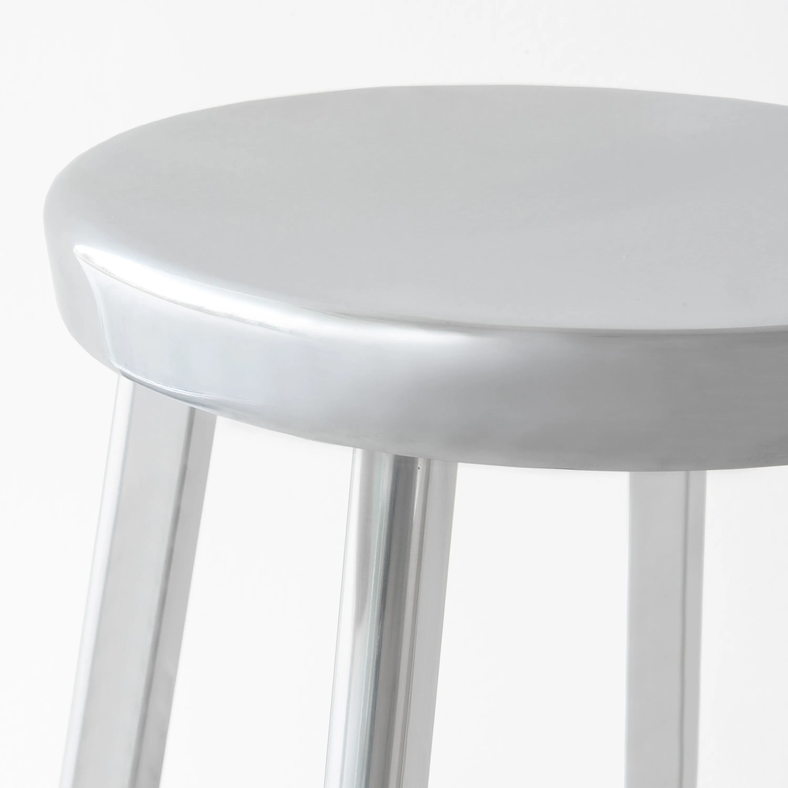 Deja-vu Outdoor Stool