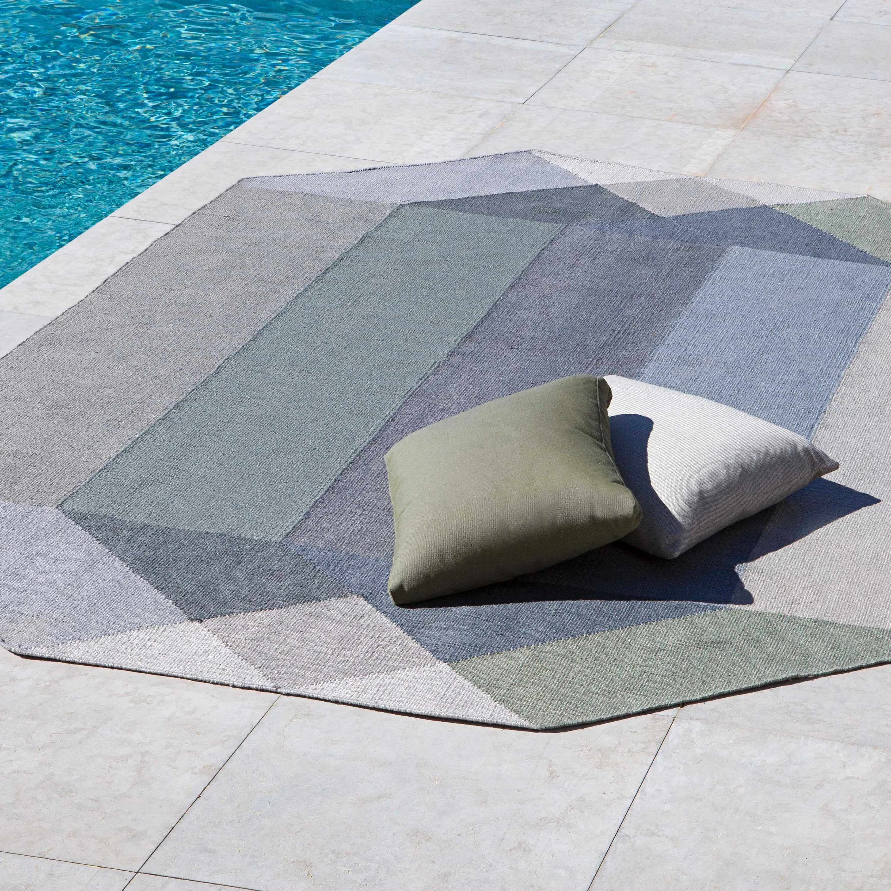 Diamond Outdoor Rug