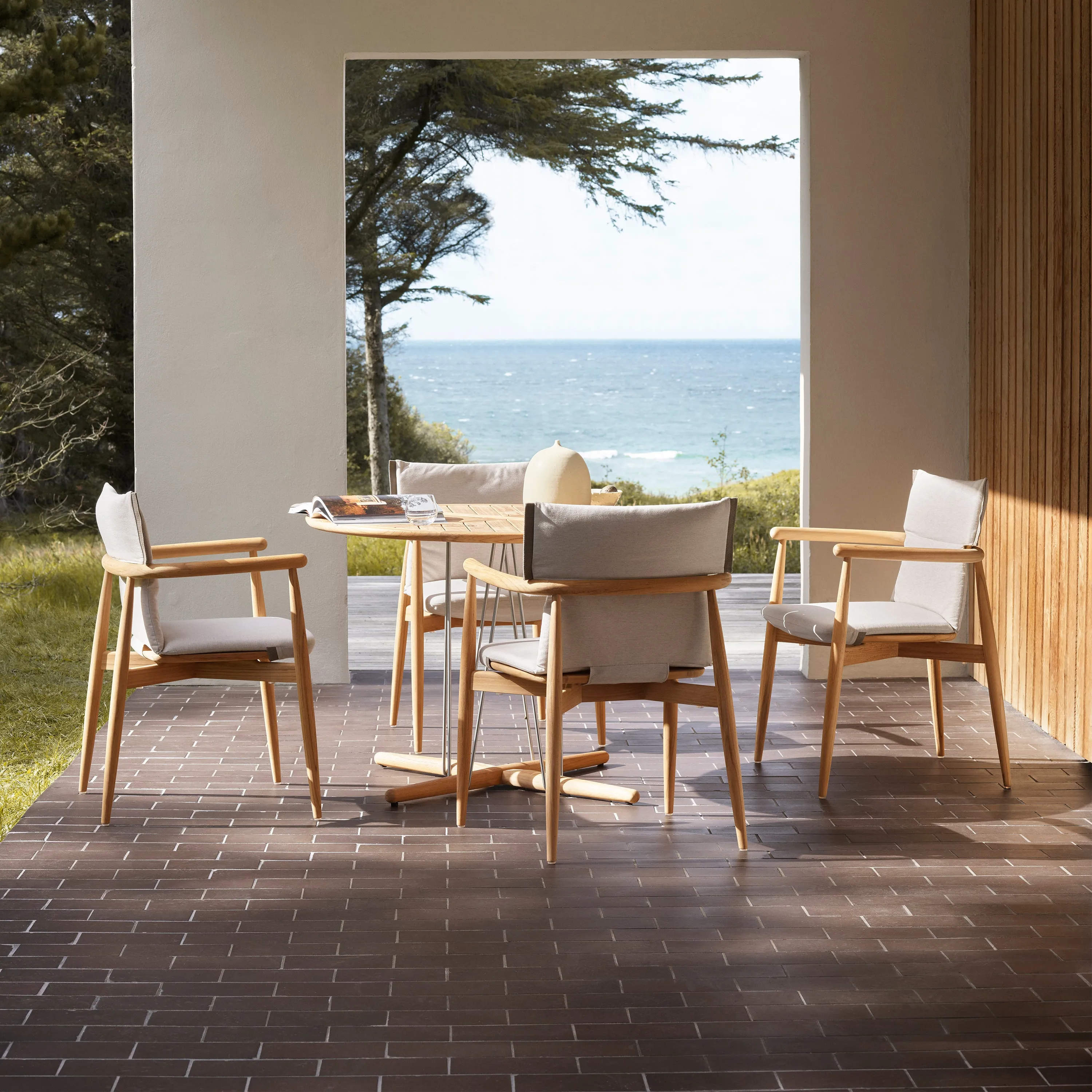 E008 Embrace Outdoor Dining Chair