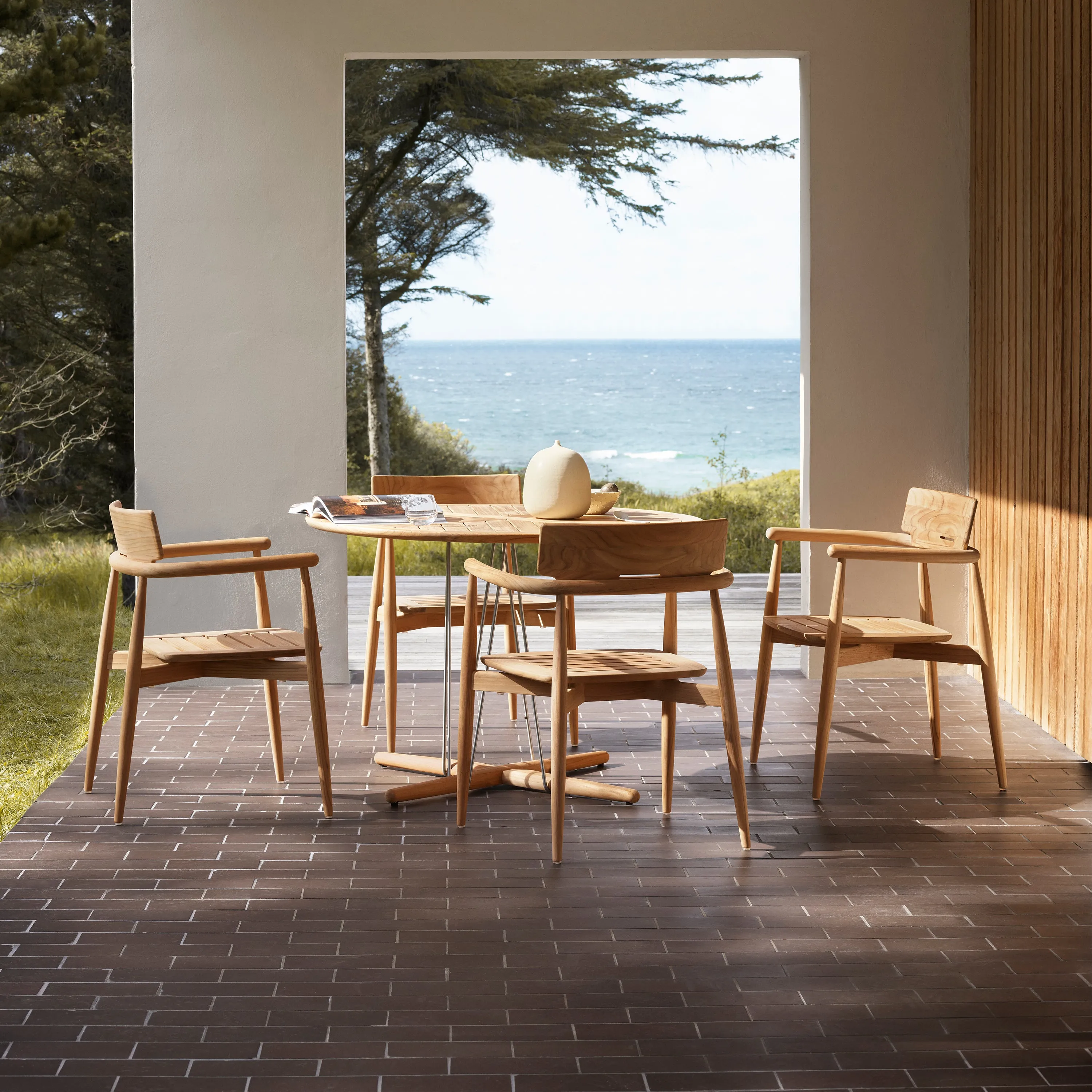 E008 Embrace Outdoor Dining Chair