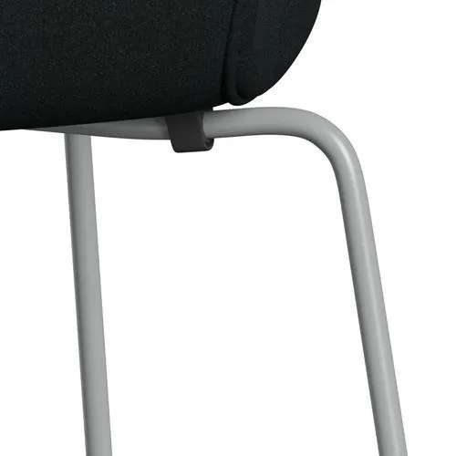 Fritz Hansen Series 7™ Chair Full Upholstery, Nine Grey/Tonus Black