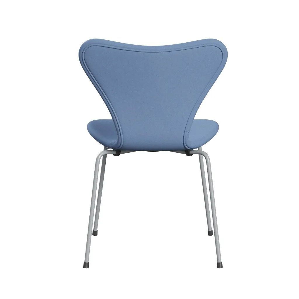 Fritz Hansen Series 7™ Chair Full Upholstery, Silver Grey/Comfort White/Blue