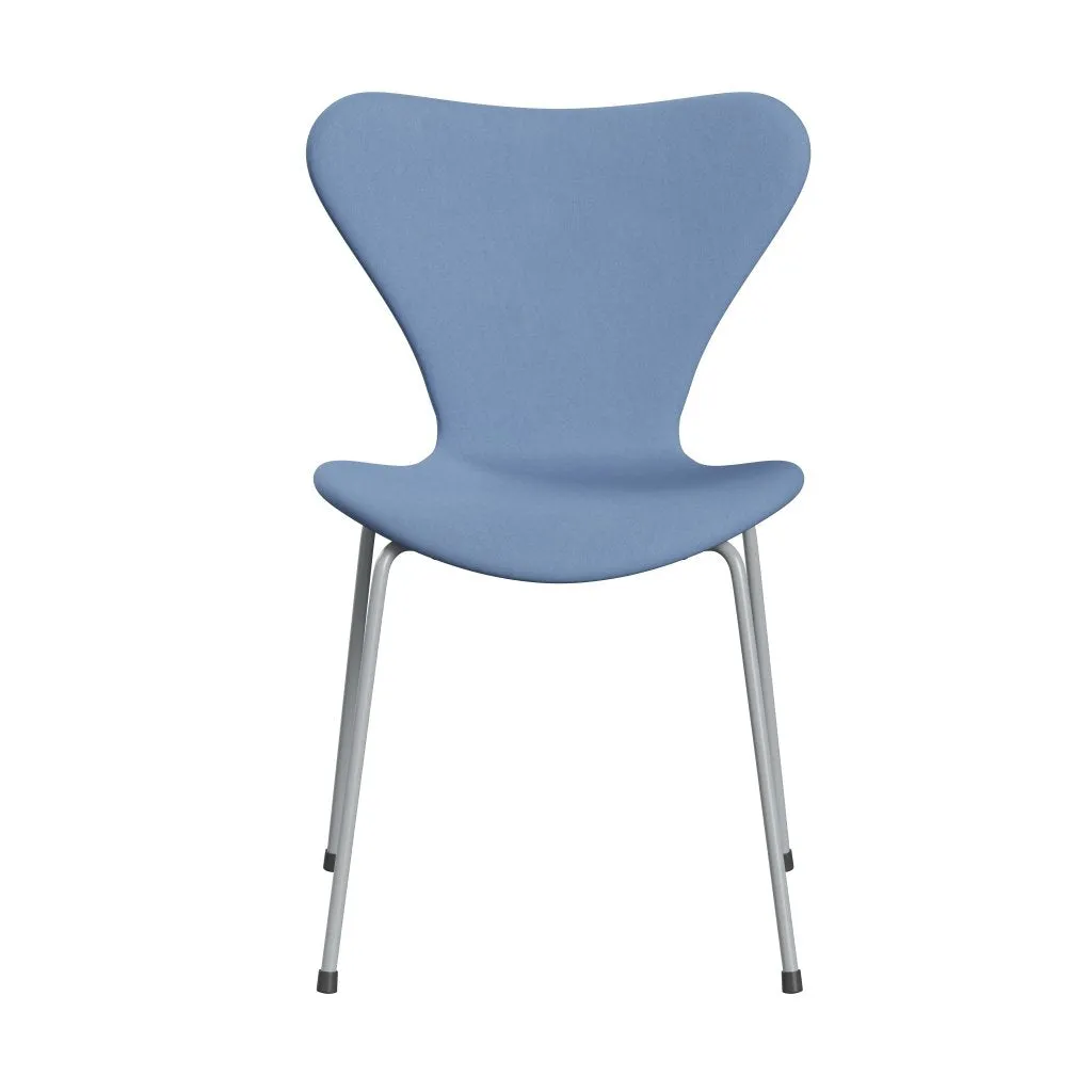 Fritz Hansen Series 7™ Chair Full Upholstery, Silver Grey/Comfort White/Blue