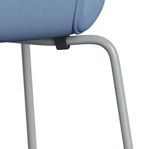 Fritz Hansen Series 7™ Chair Full Upholstery, Silver Grey/Comfort White/Blue