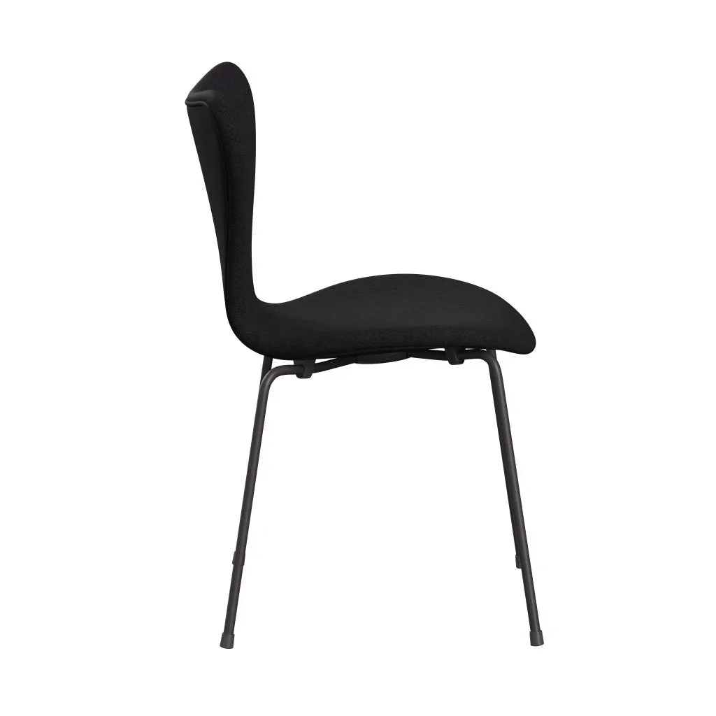 Fritz Hansen Series 7™ Chair Full Upholstery, Warm Graphite/Remix Dark Blue Aubergine
