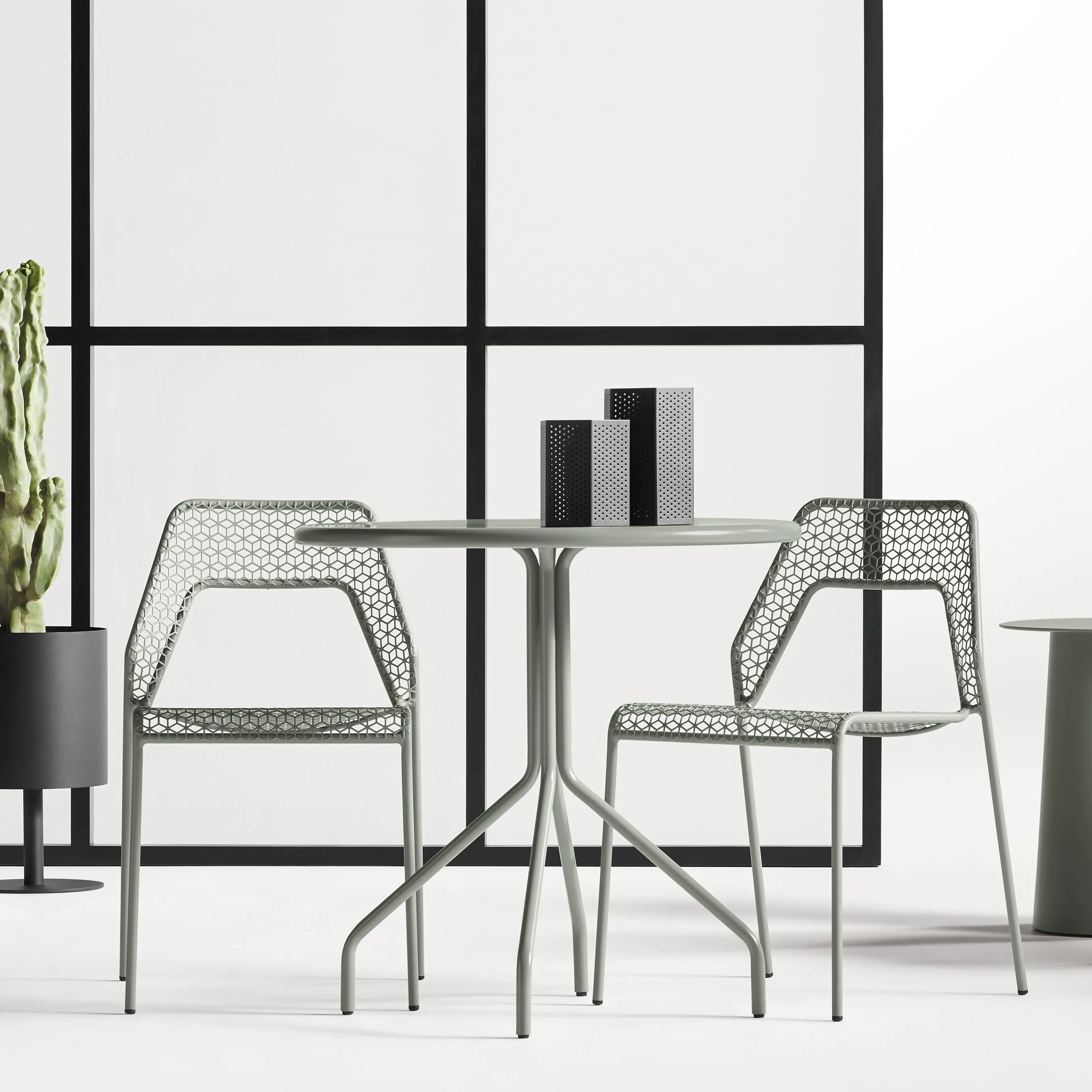 Hot Mesh Dining Set