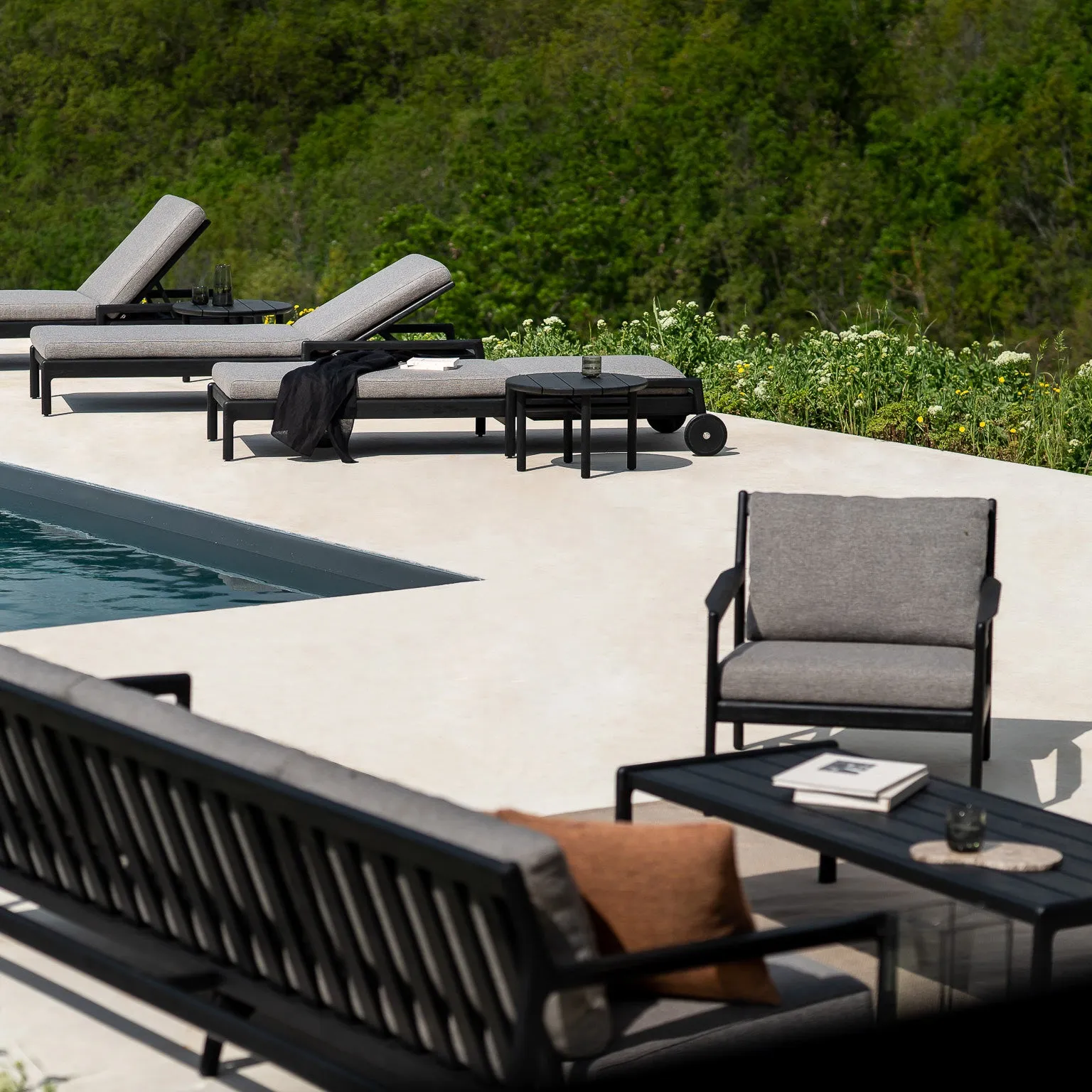 Jack Outdoor Lounge Chair and Ottoman