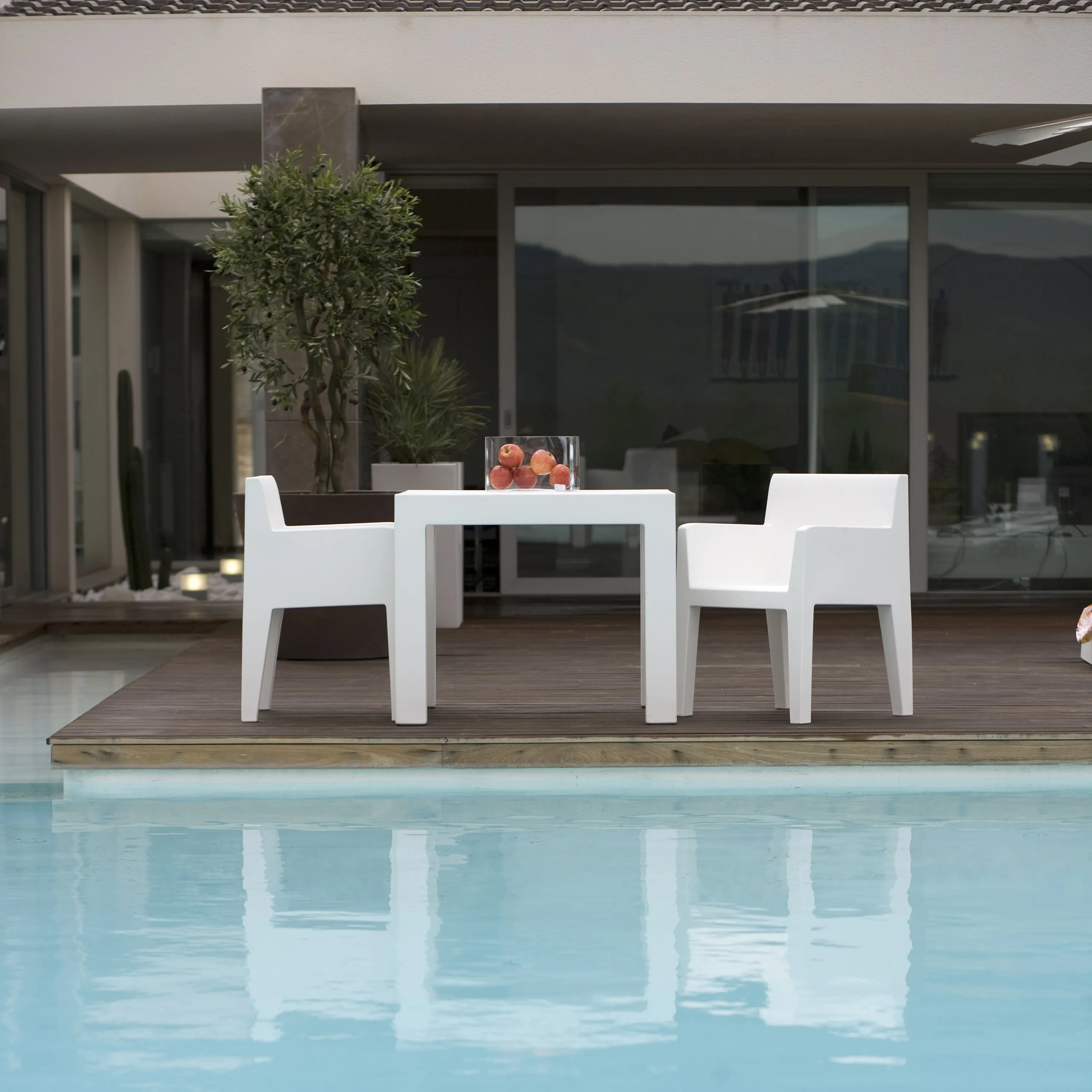 Jut Armchair