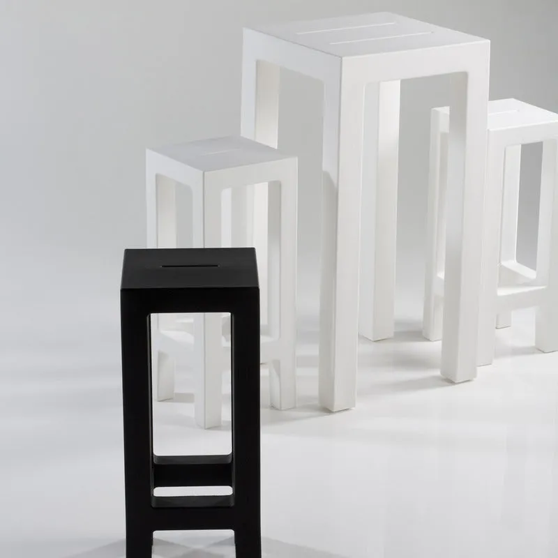 Jut Bar Table