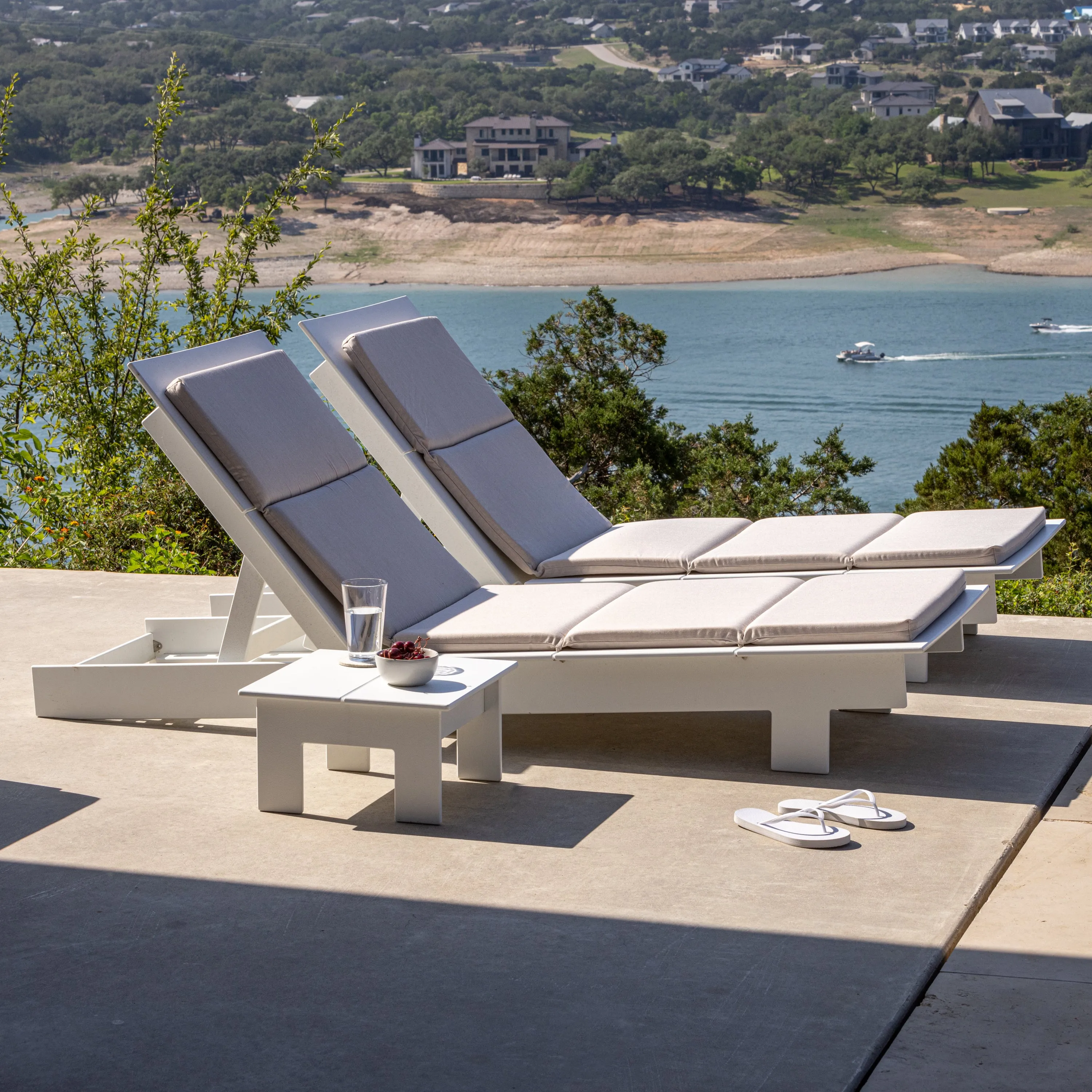 Lollygagger Chaise