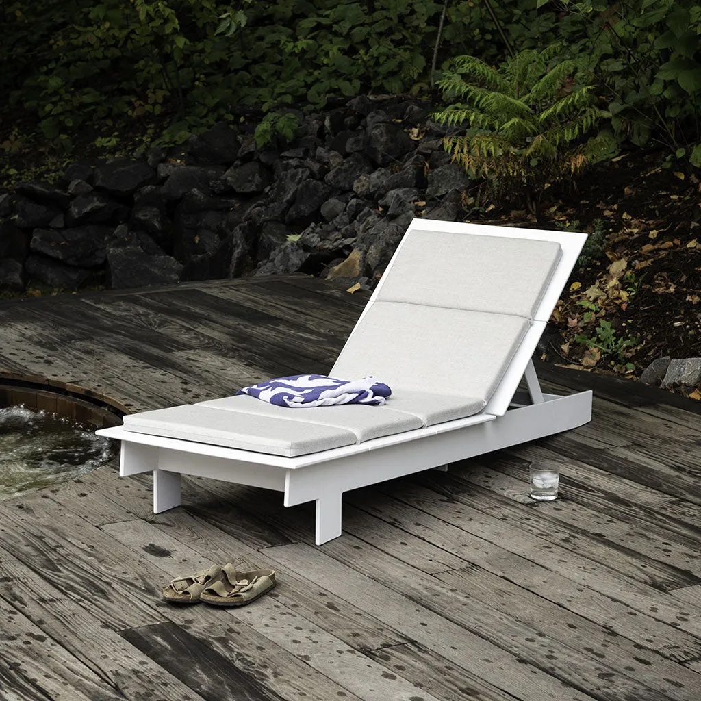 Lollygagger Chaise