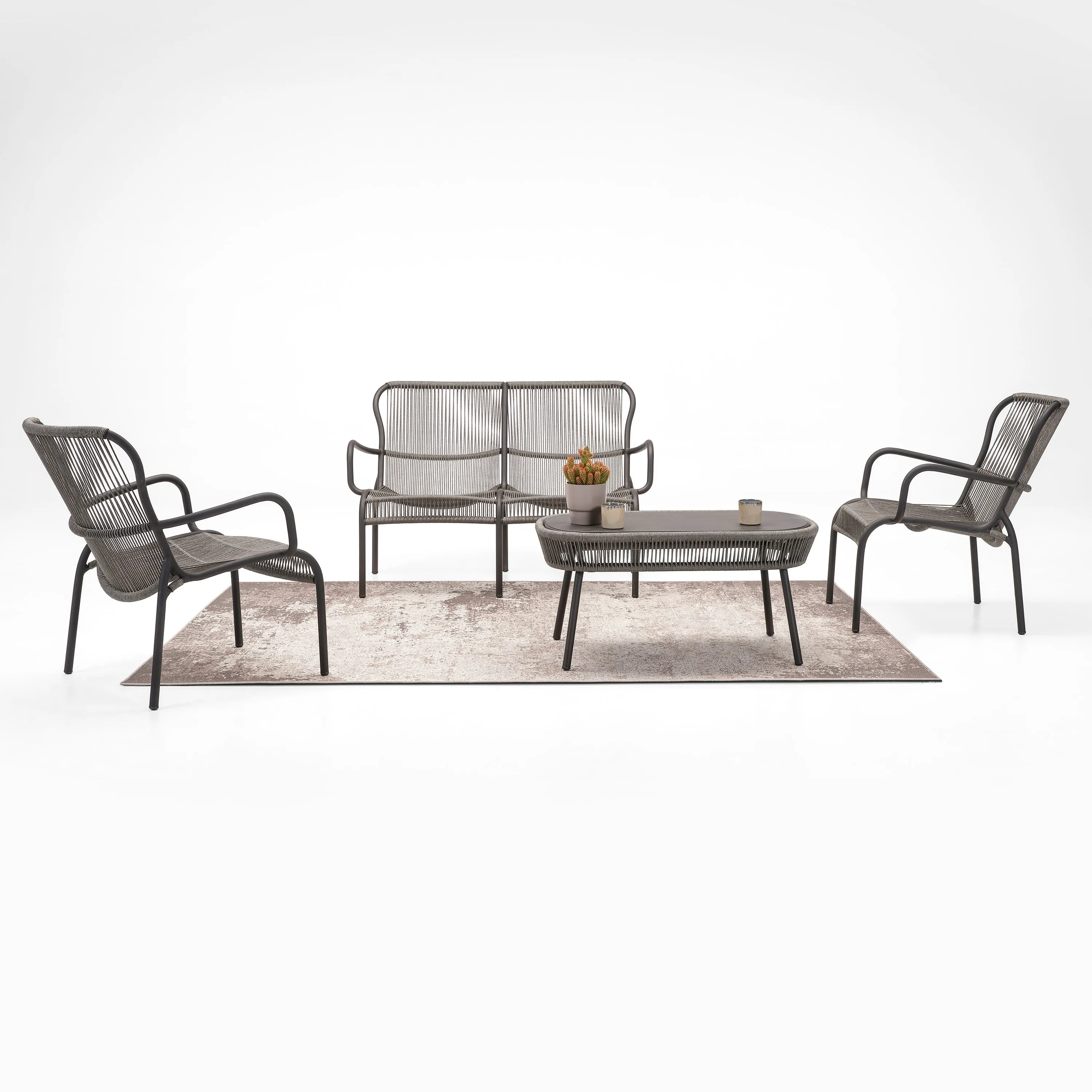 Loop Outdoor Lounge Chair