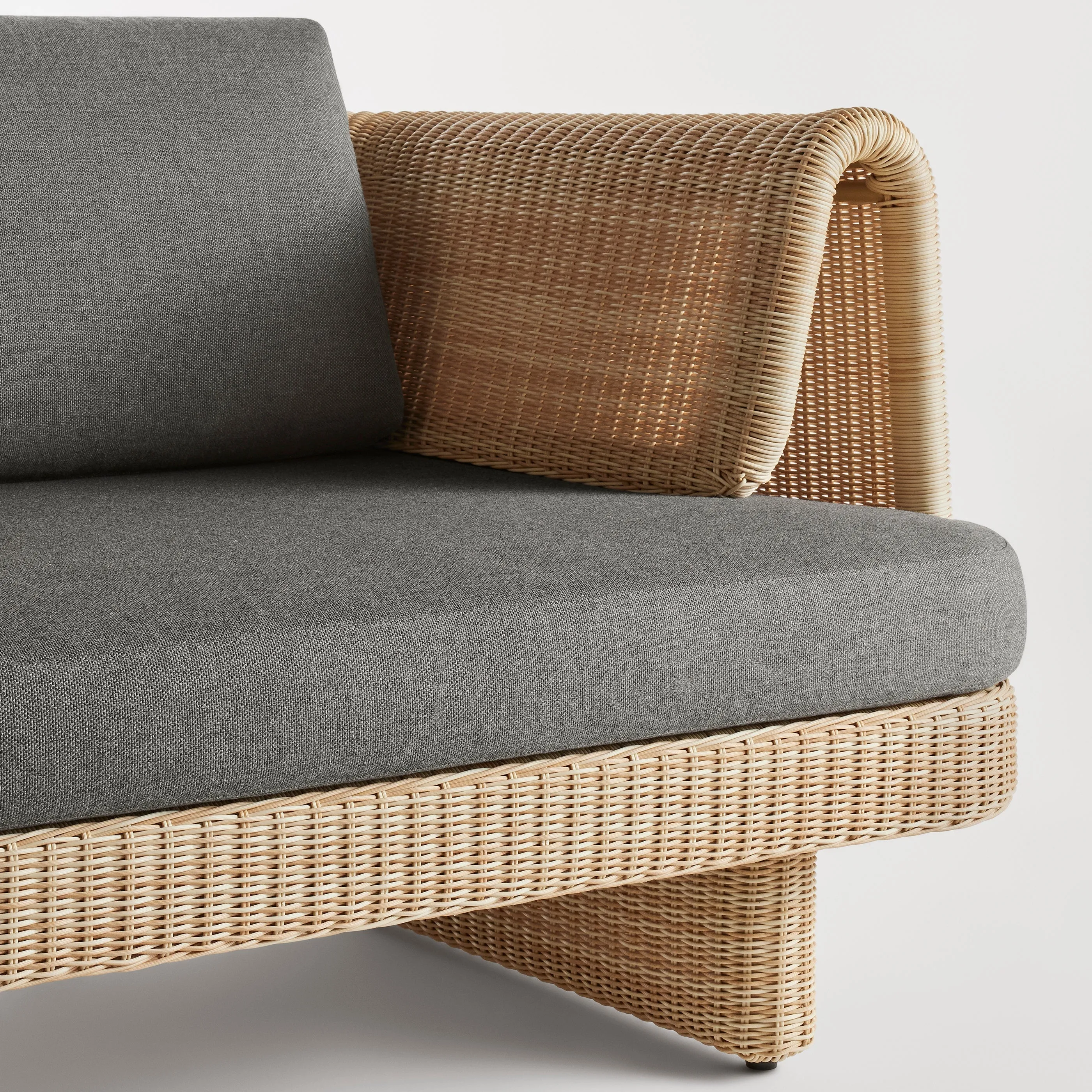Loophole Outdoor Lounge Chair