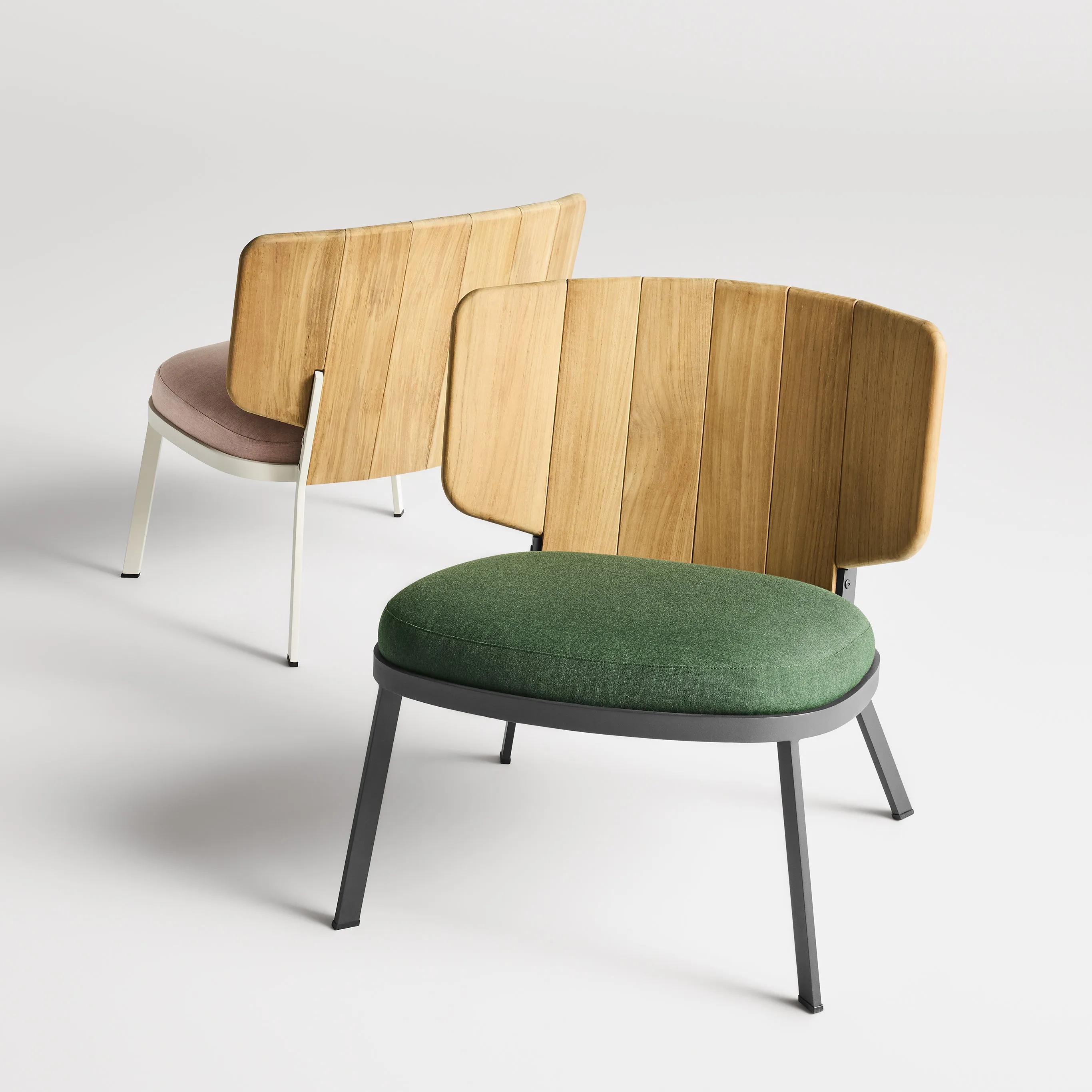 Low Fade Outdoor Lounge Chair