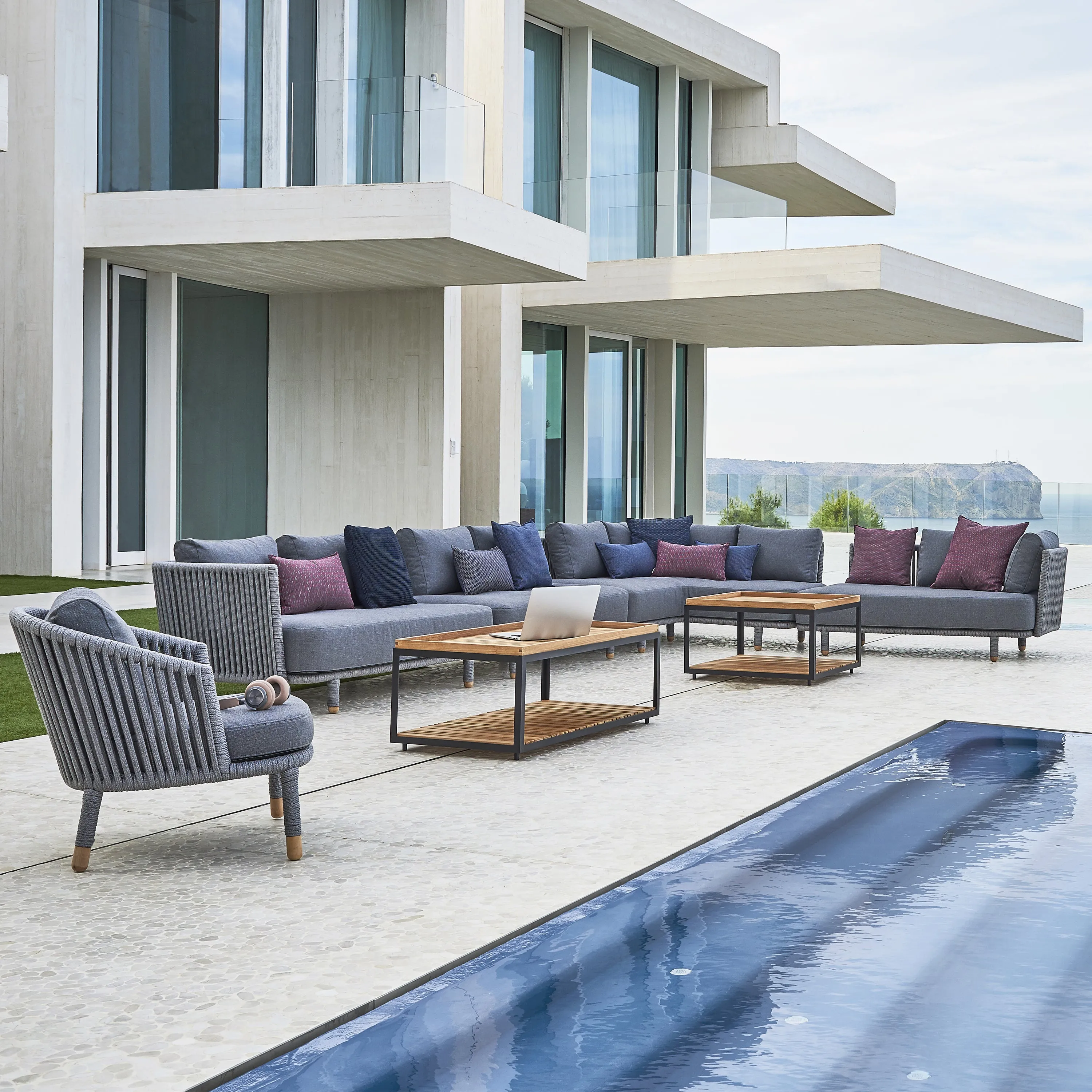 Moments Outdoor Corner Module