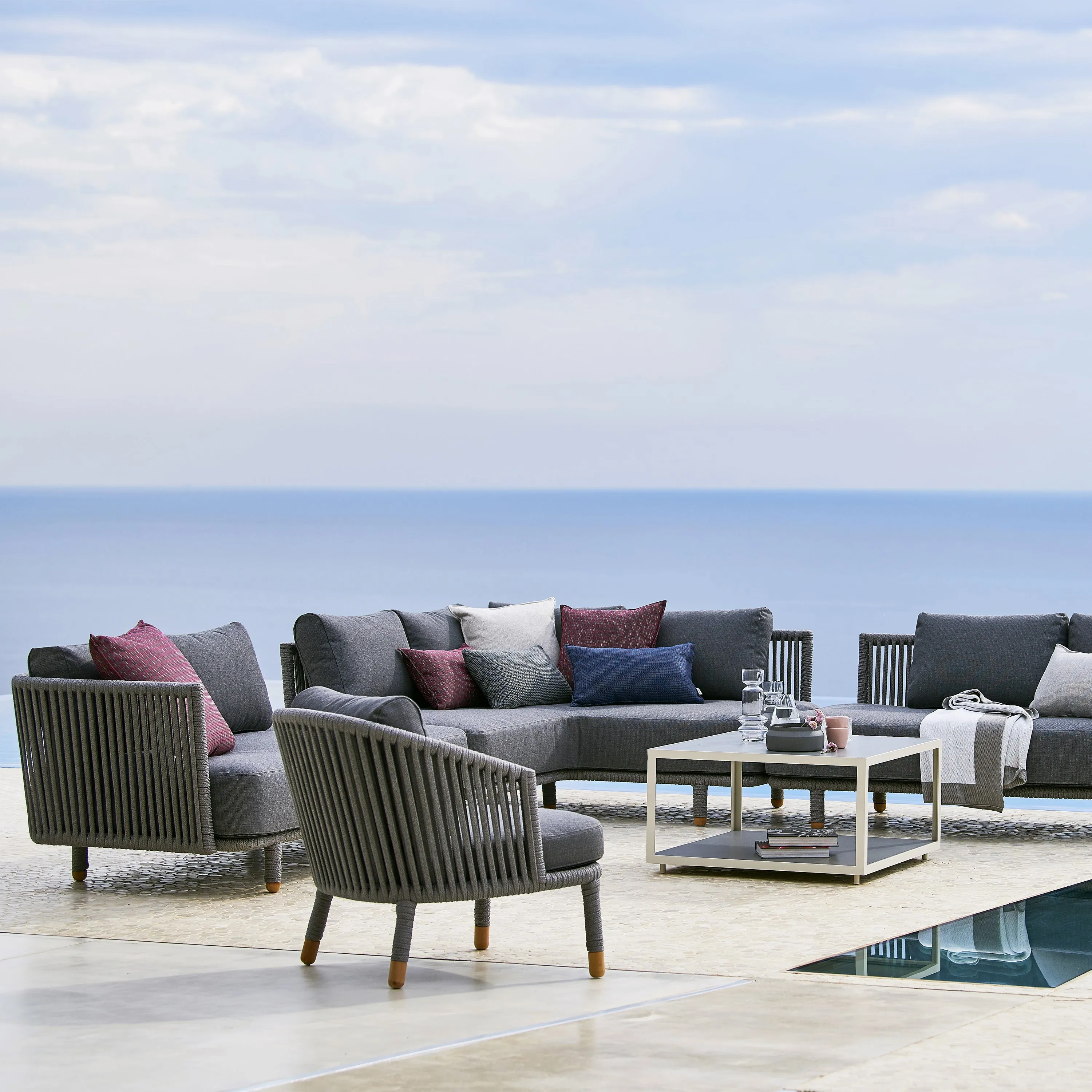Moments Outdoor Corner Module