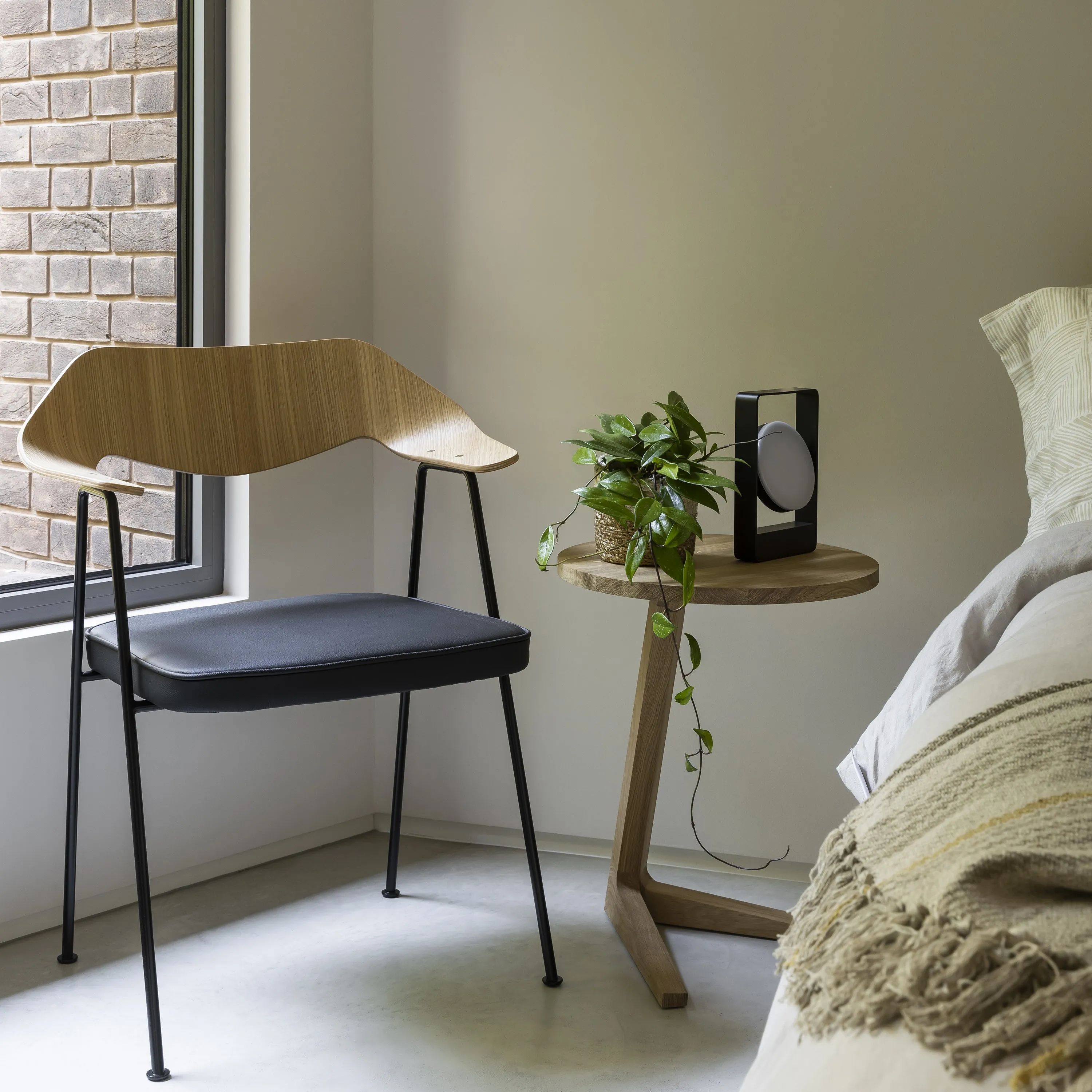Mouro Portable Table Lamp