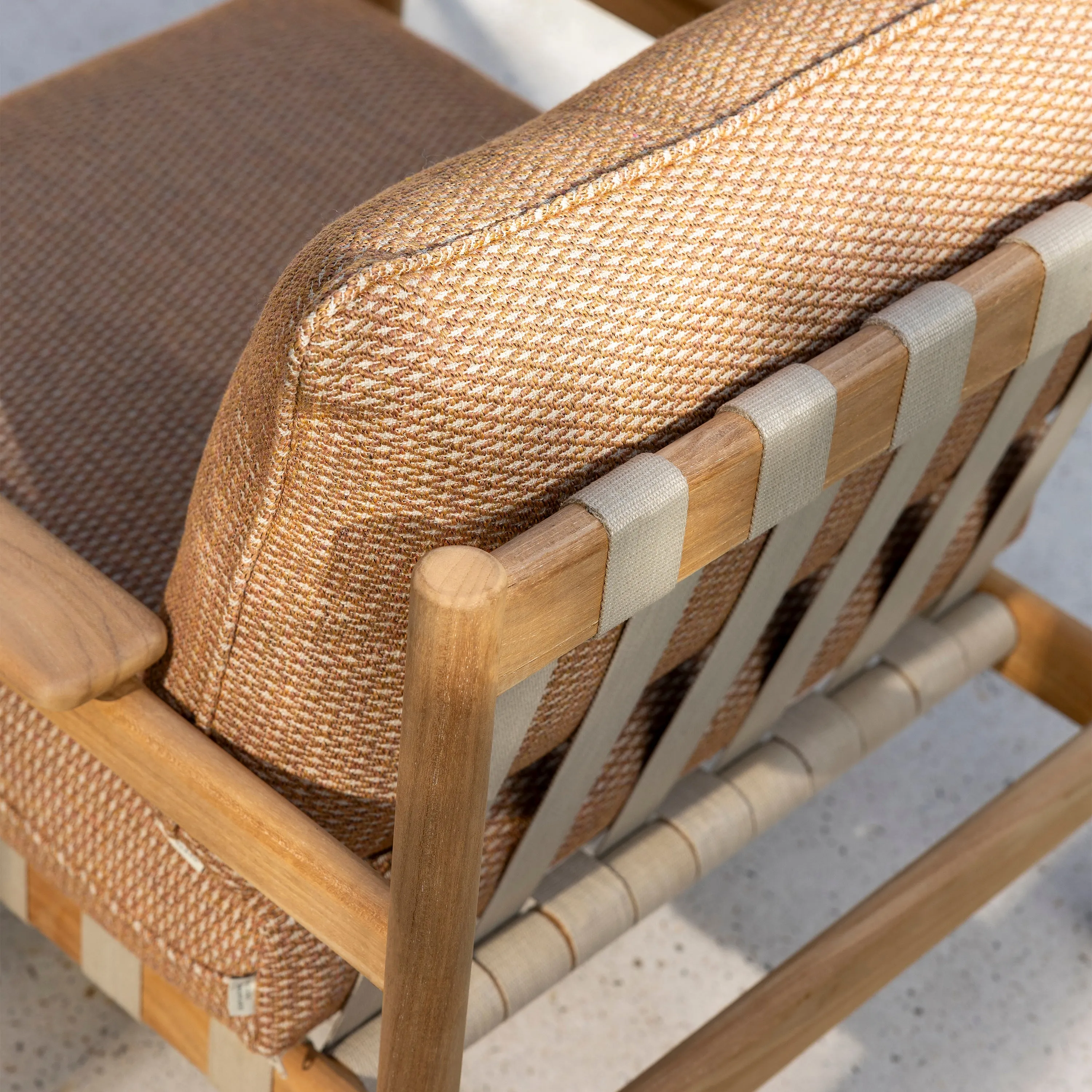 Oda Outdoor Lounge Chair