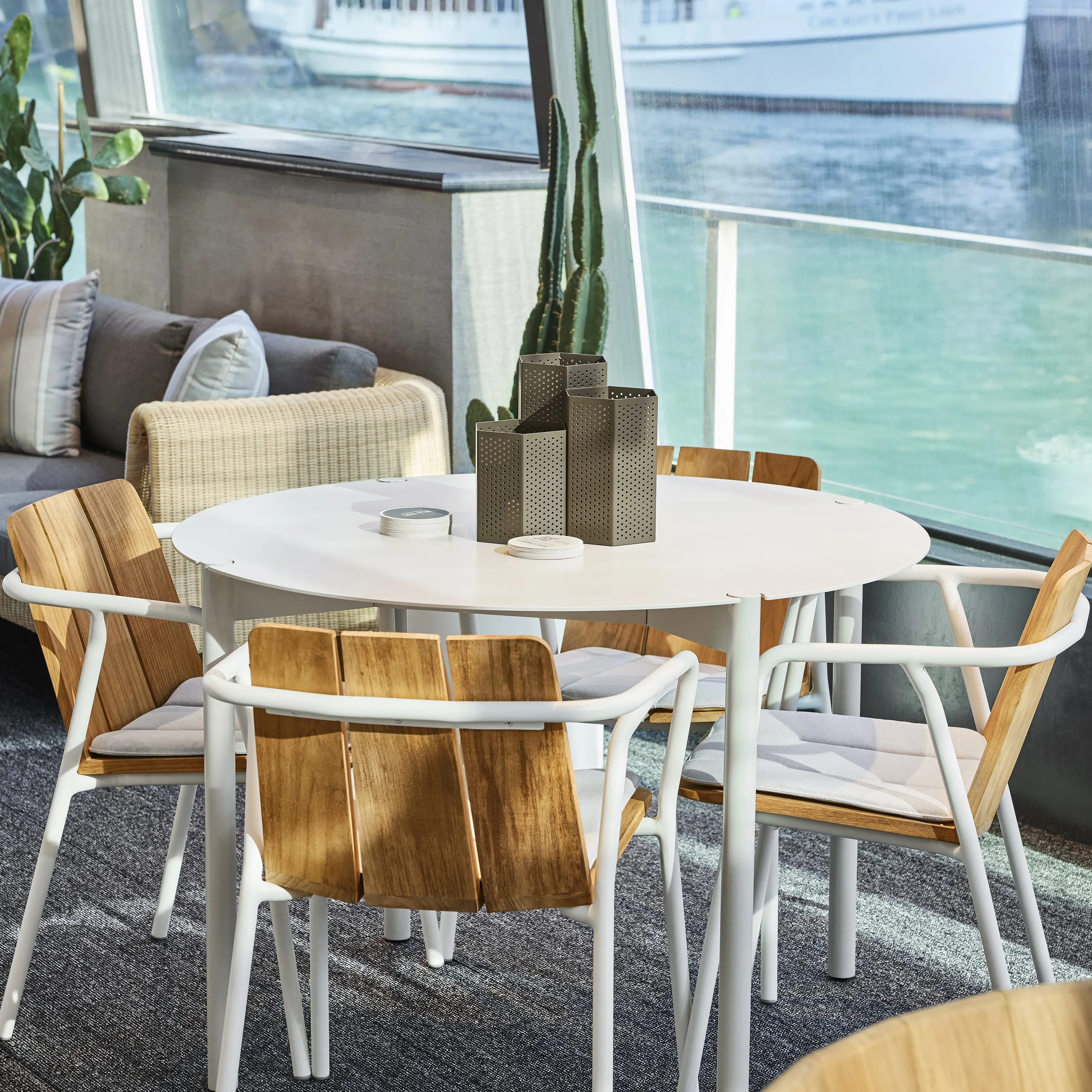 Offline Outdoor Dining Chair