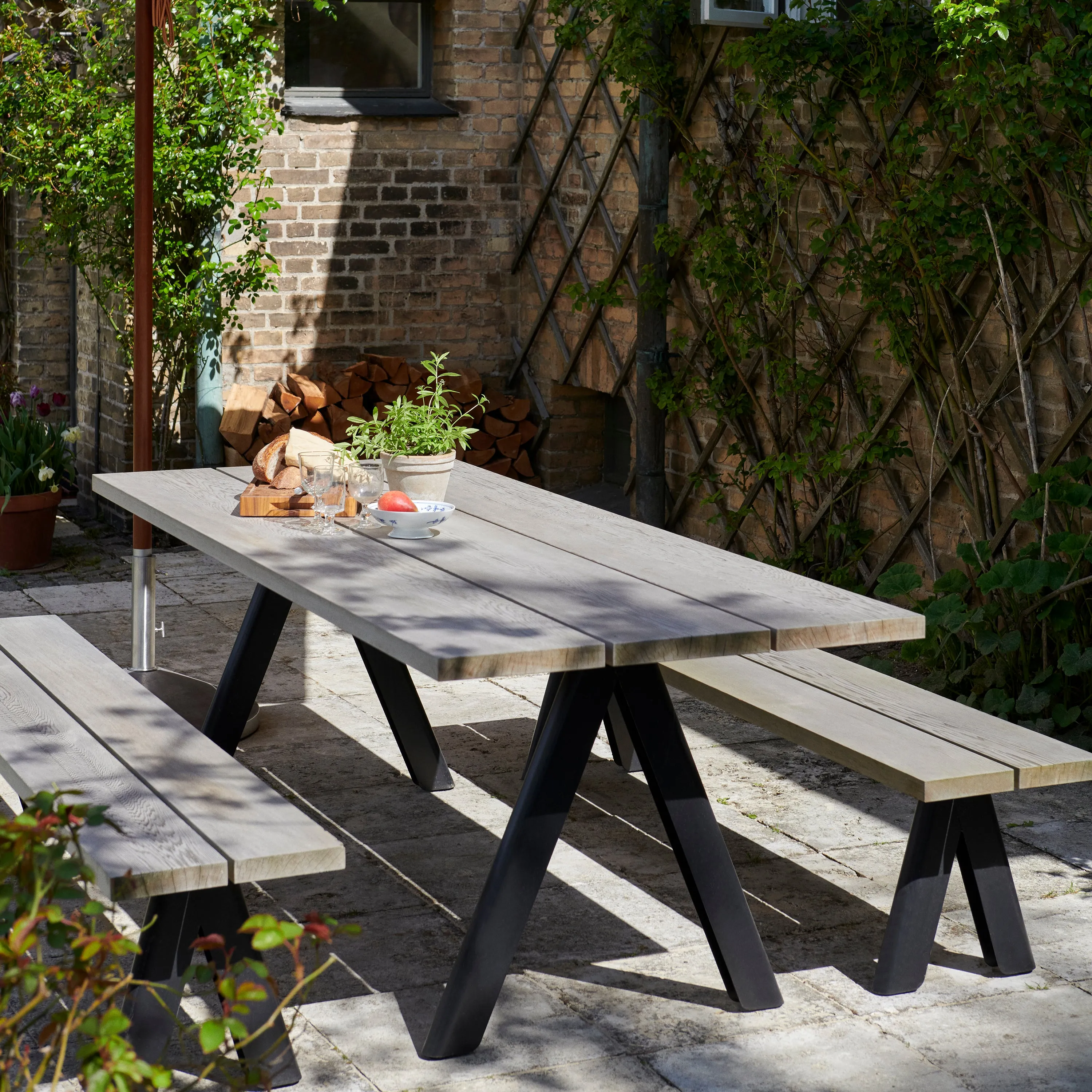 Overlap Rectangle Dining Table