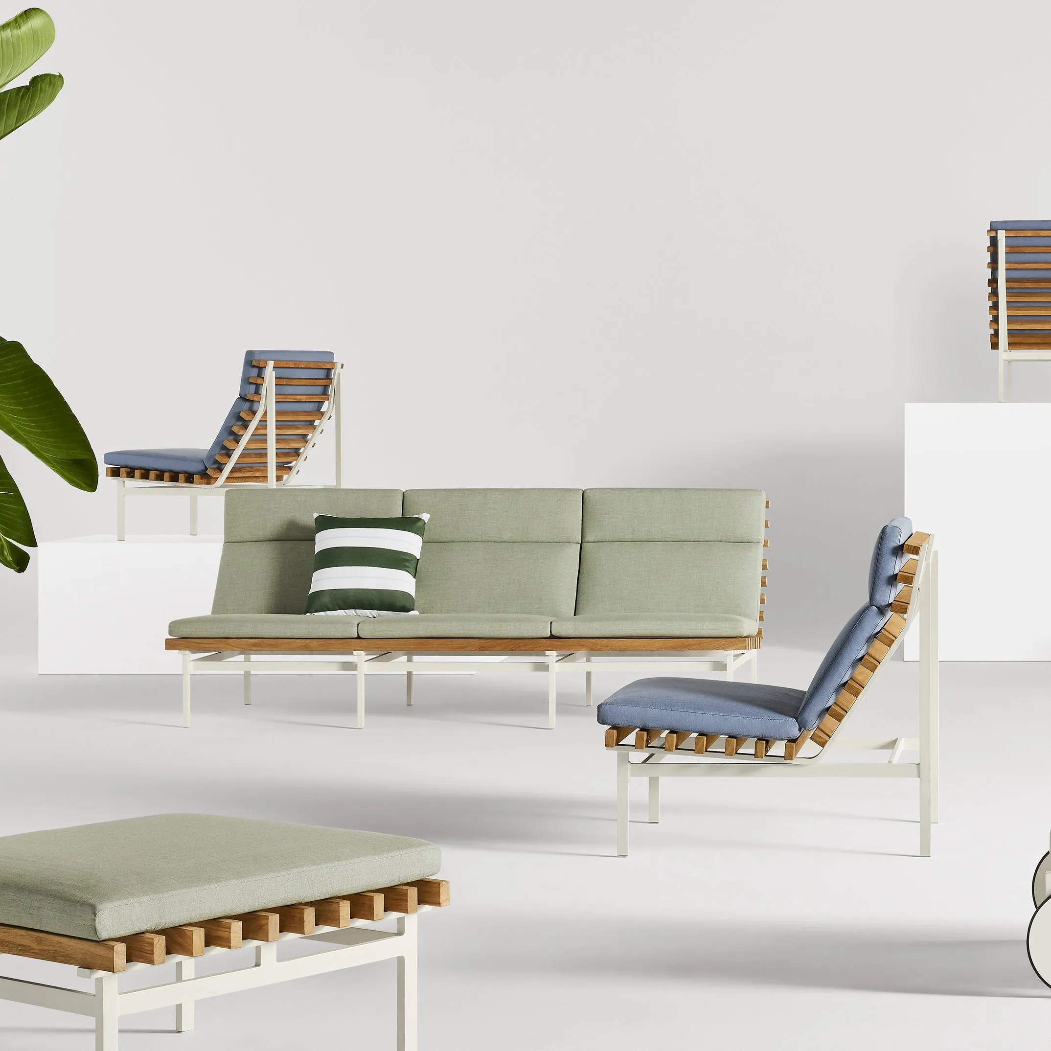 Perch Outdoor Lounge Chair