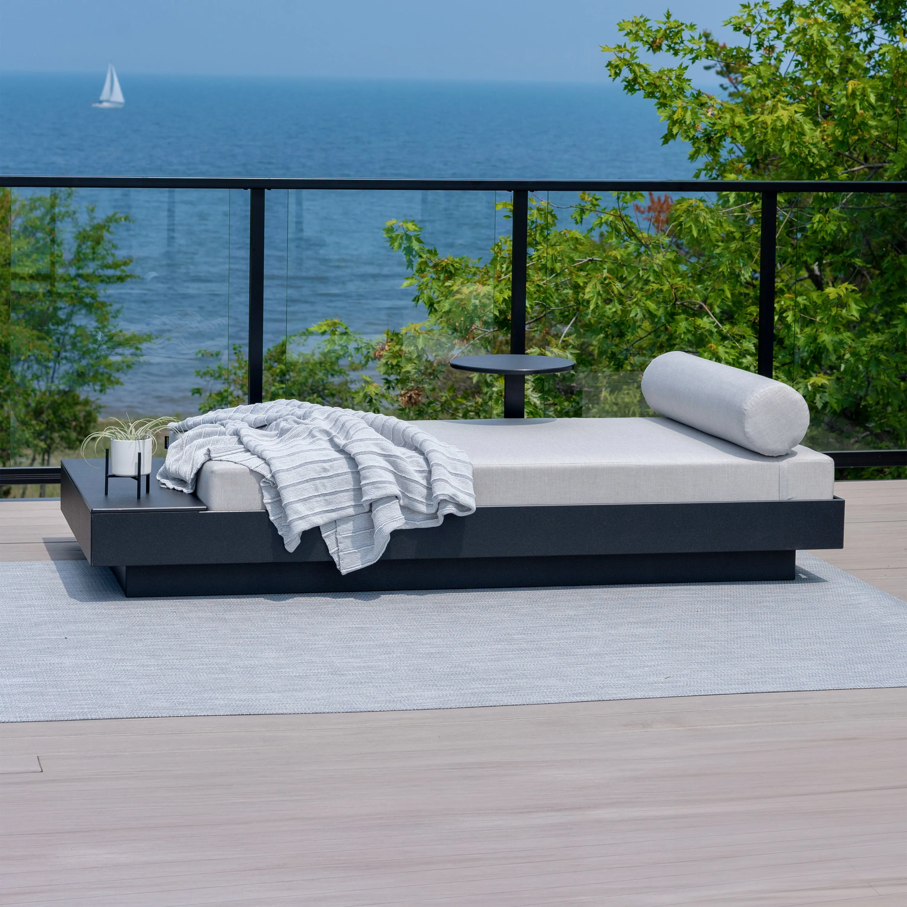 Platform One Daybed with Table